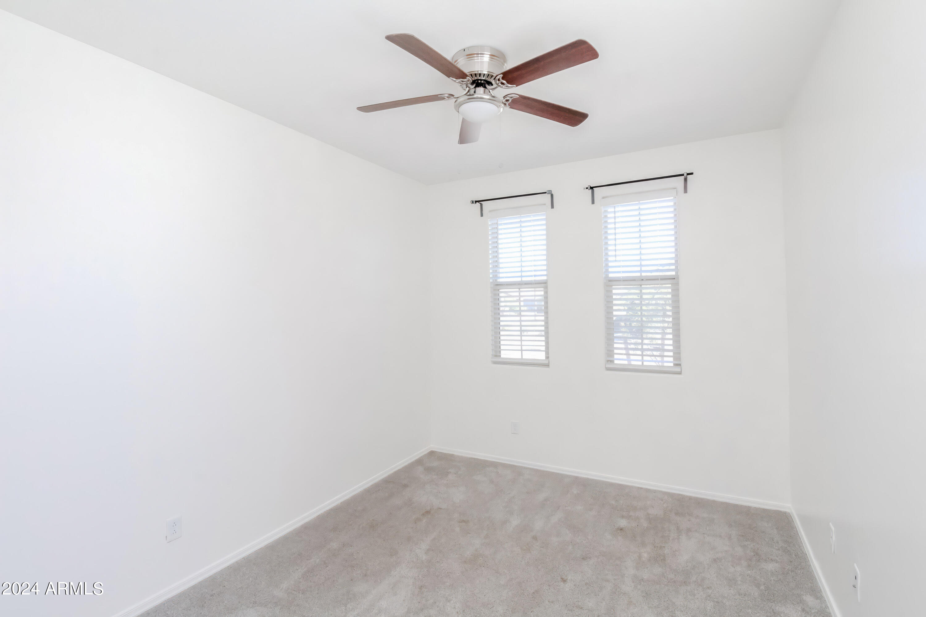 637 E BUCKINGHAM Avenue