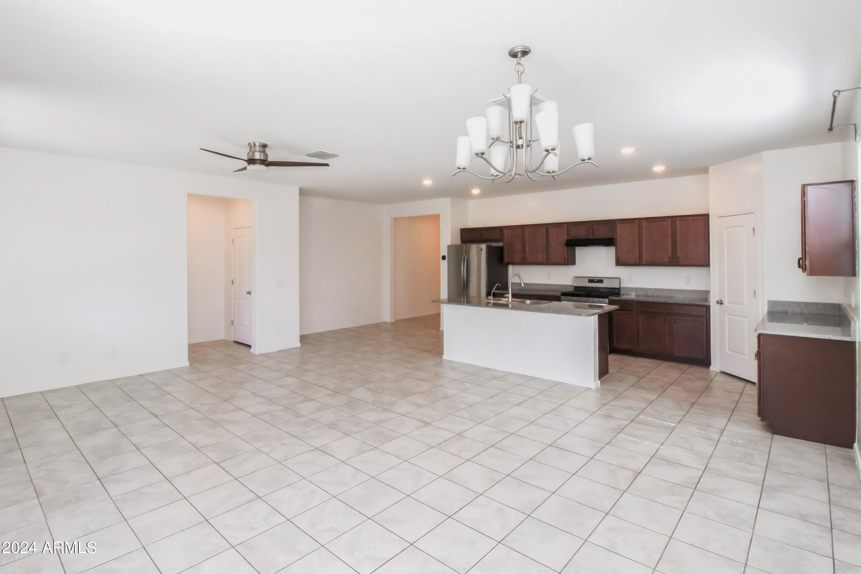 637 E BUCKINGHAM Avenue