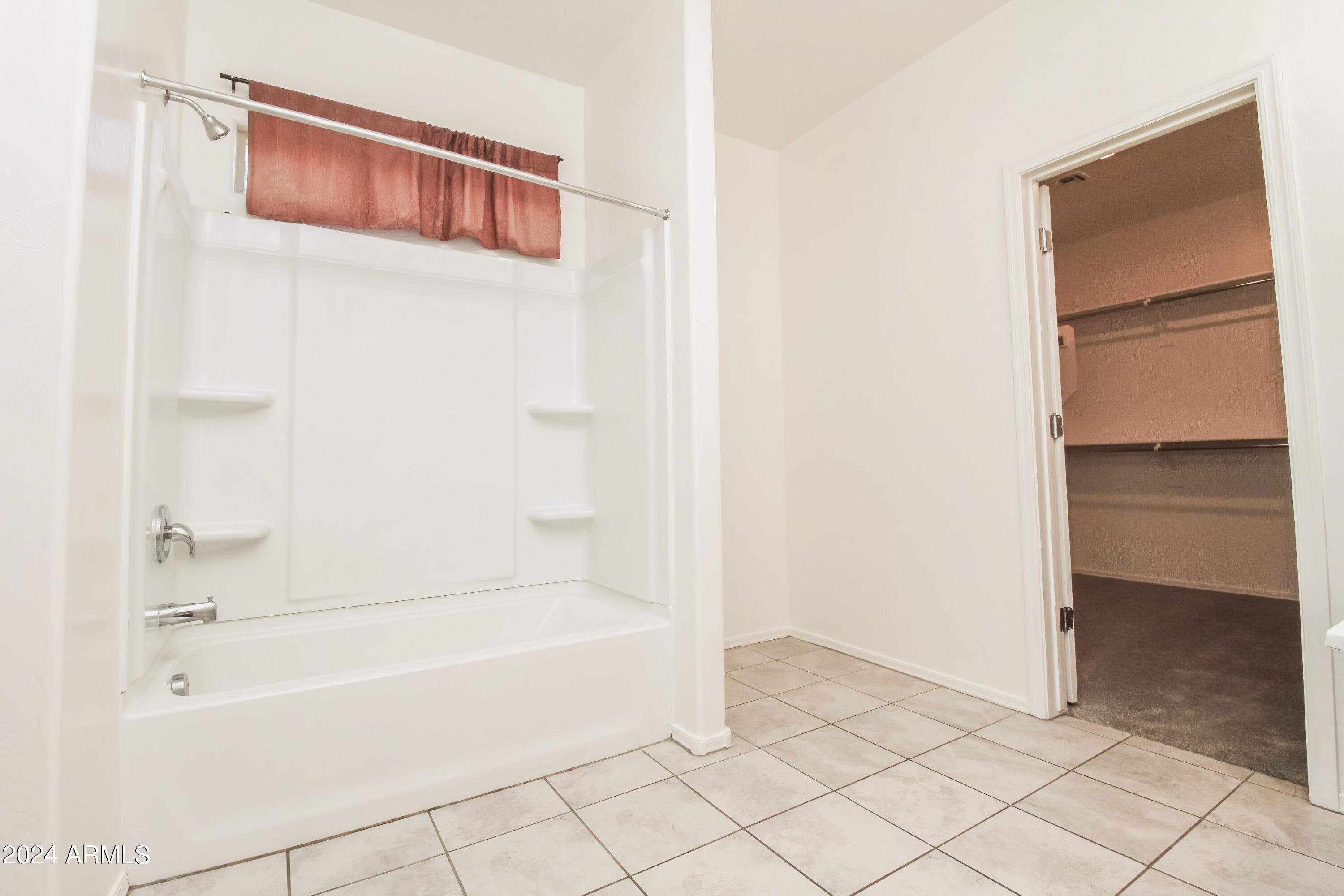 637 E BUCKINGHAM Avenue