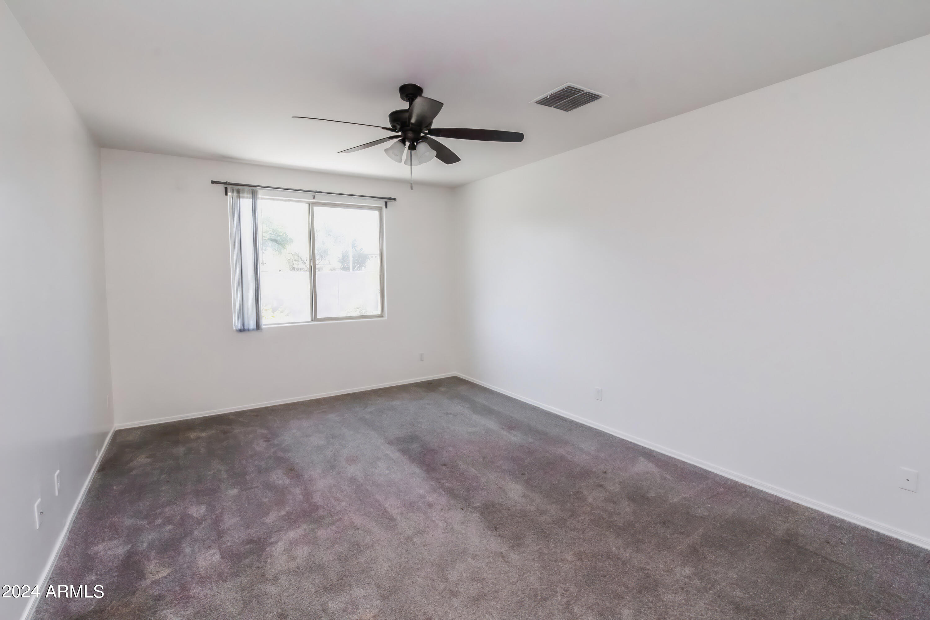 637 E BUCKINGHAM Avenue