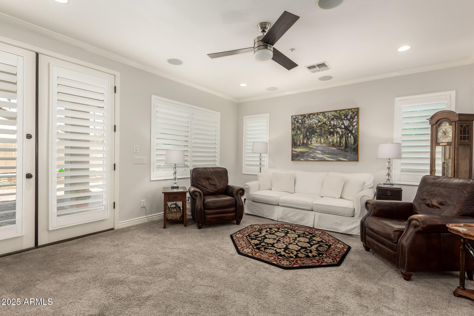 3428 E RAVENSWOOD Drive