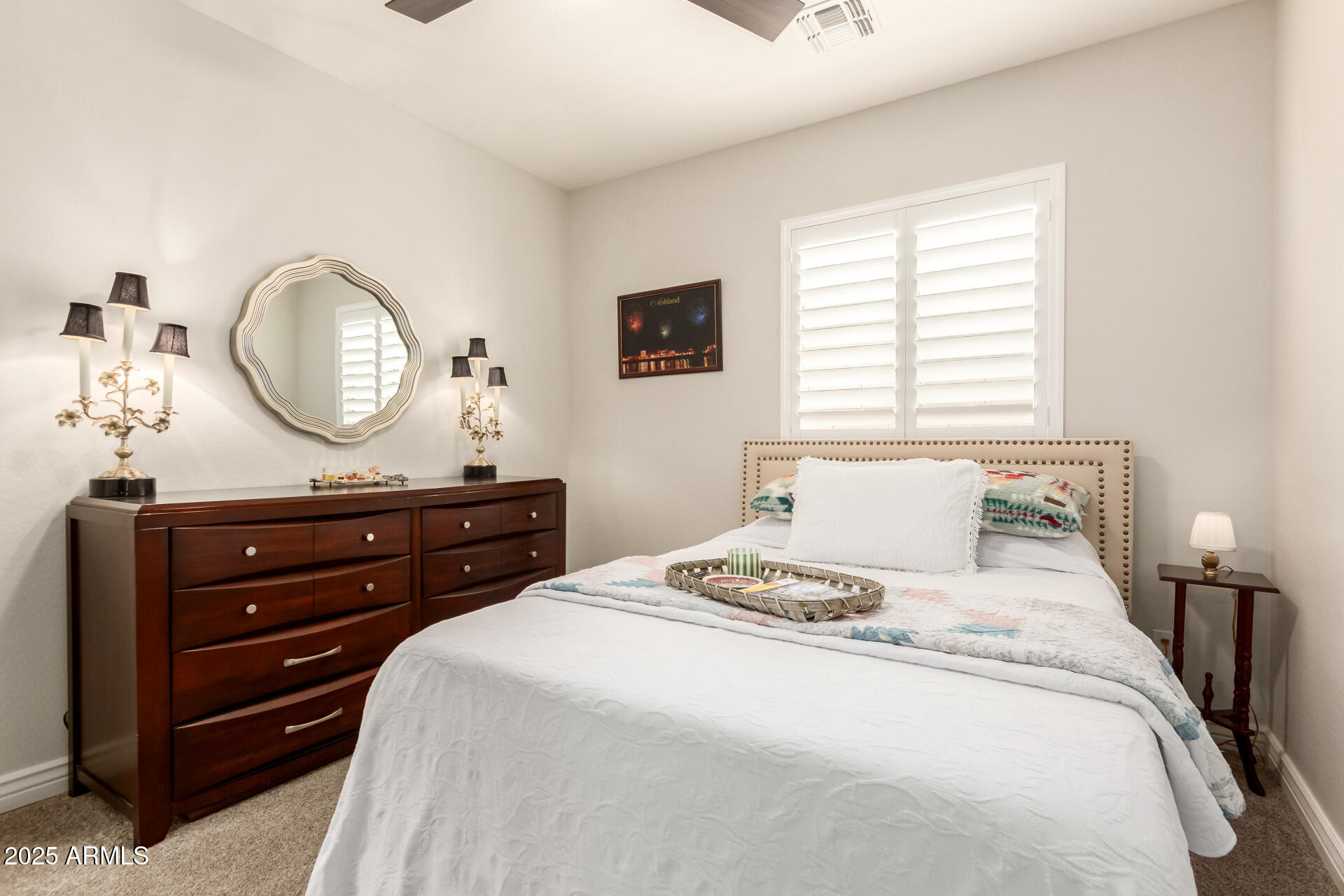 3428 E RAVENSWOOD Drive