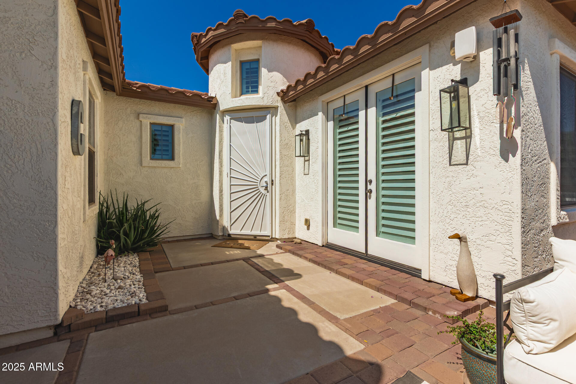 3428 E RAVENSWOOD Drive