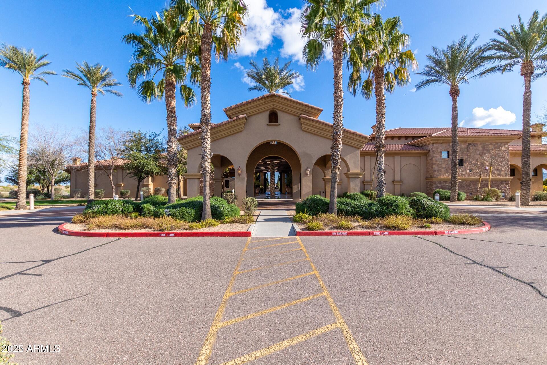 3428 E RAVENSWOOD Drive