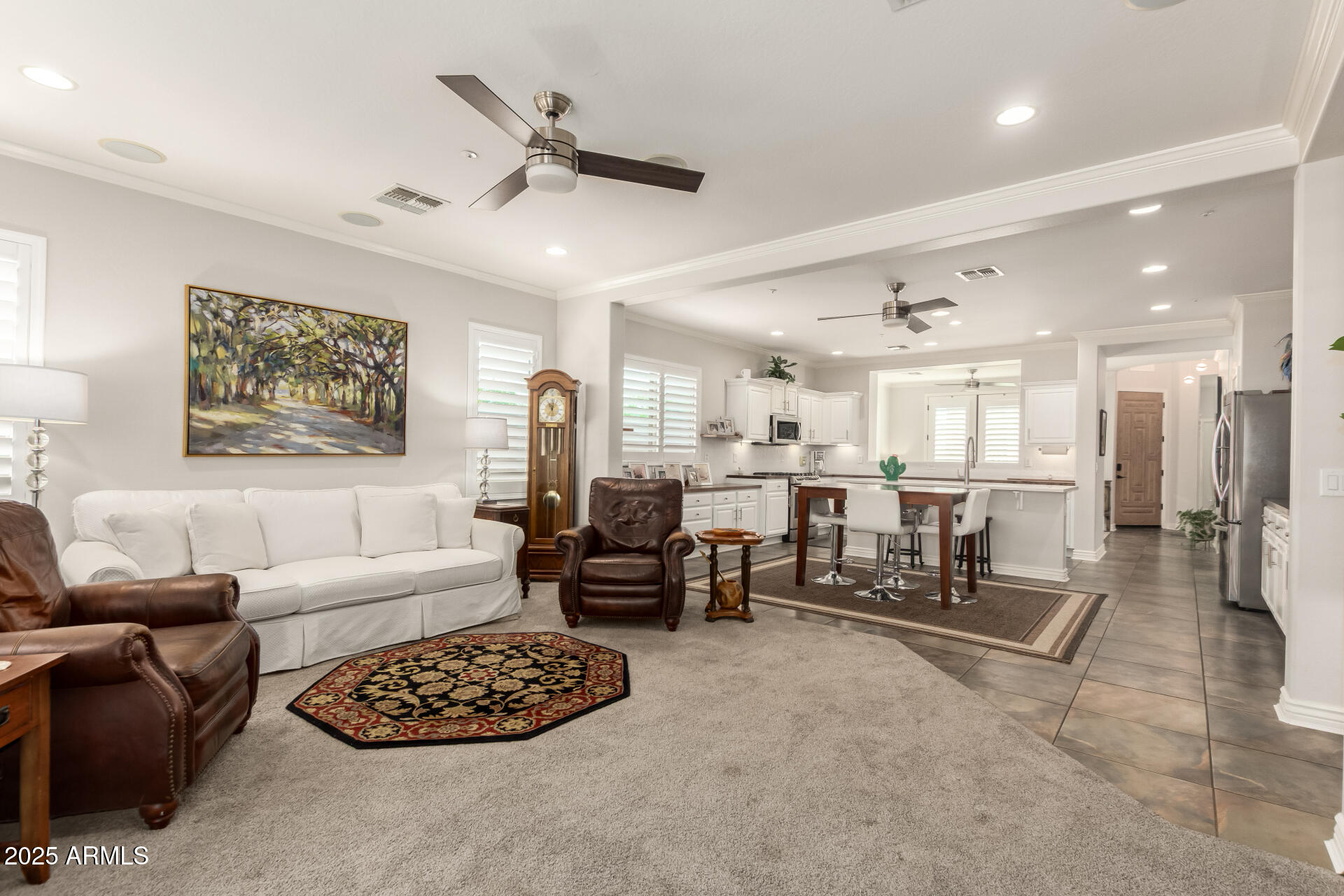 3428 E RAVENSWOOD Drive