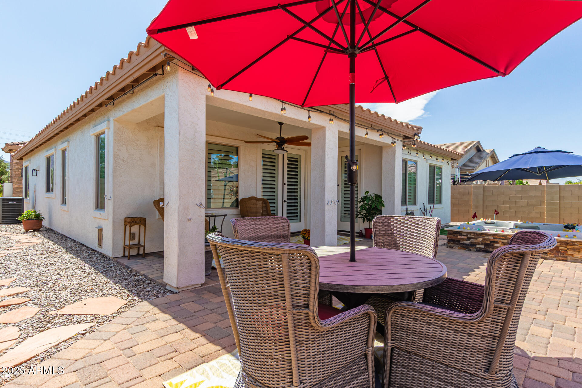 3428 E RAVENSWOOD Drive