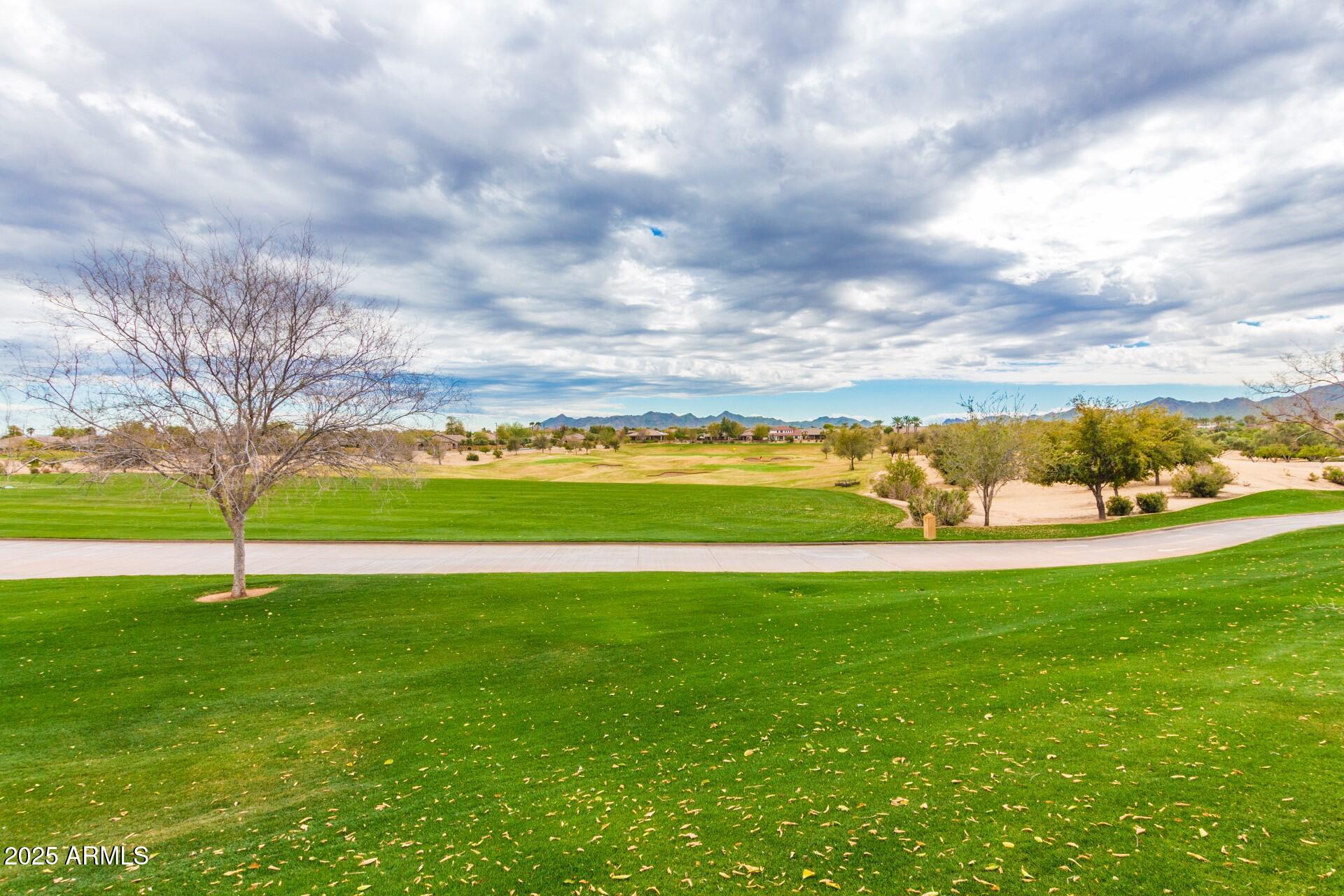 3428 E RAVENSWOOD Drive