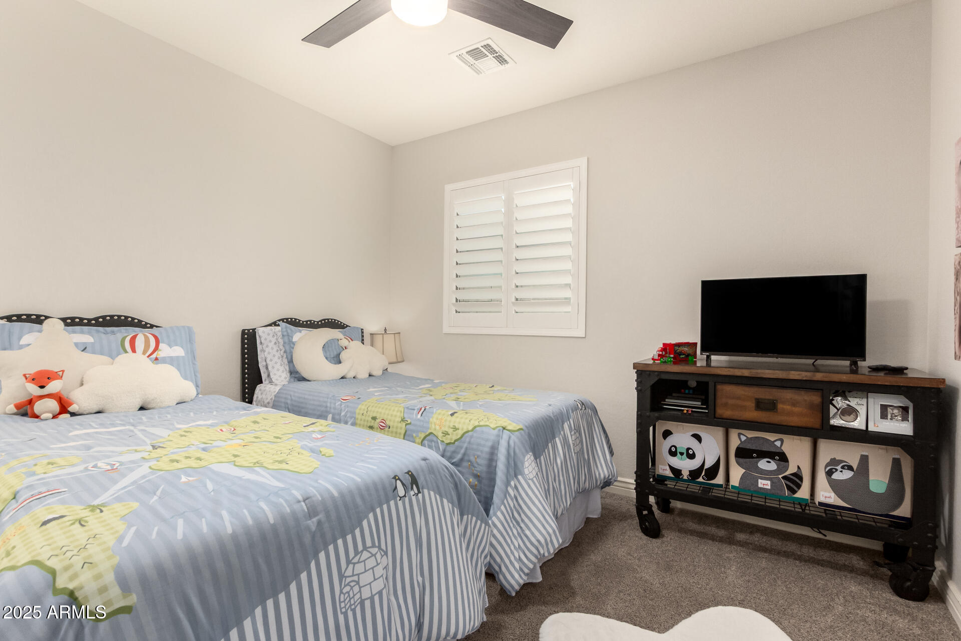 3428 E RAVENSWOOD Drive