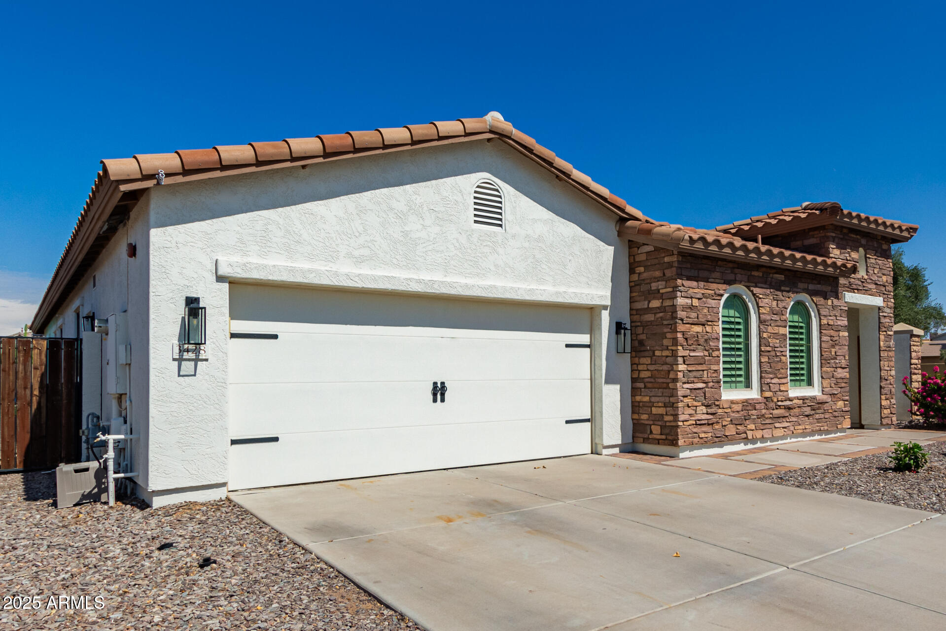 3428 E RAVENSWOOD Drive