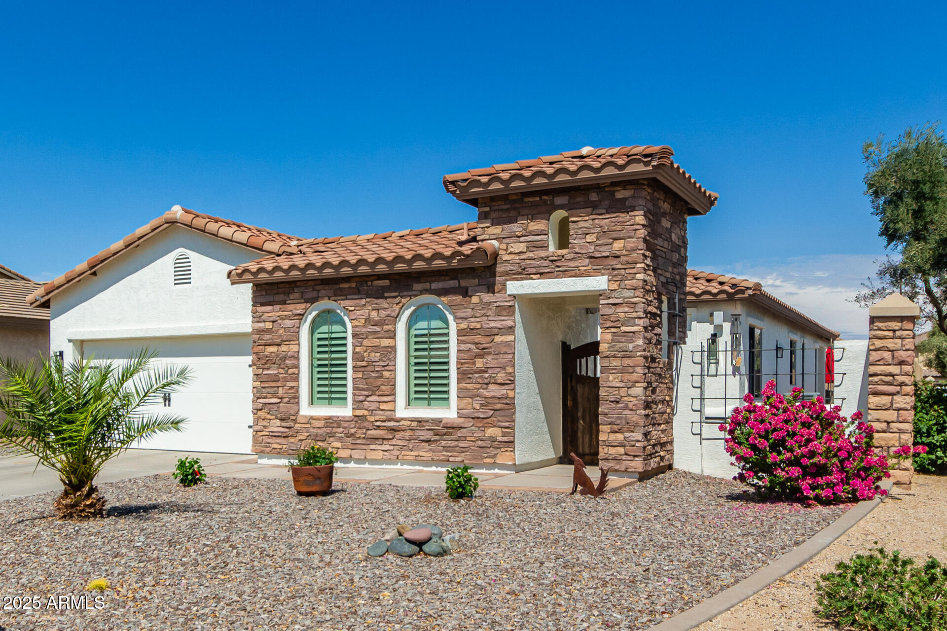 3428 E RAVENSWOOD Drive