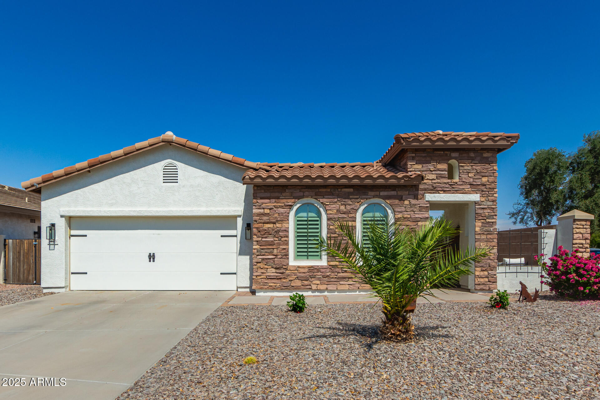 3428 E RAVENSWOOD Drive