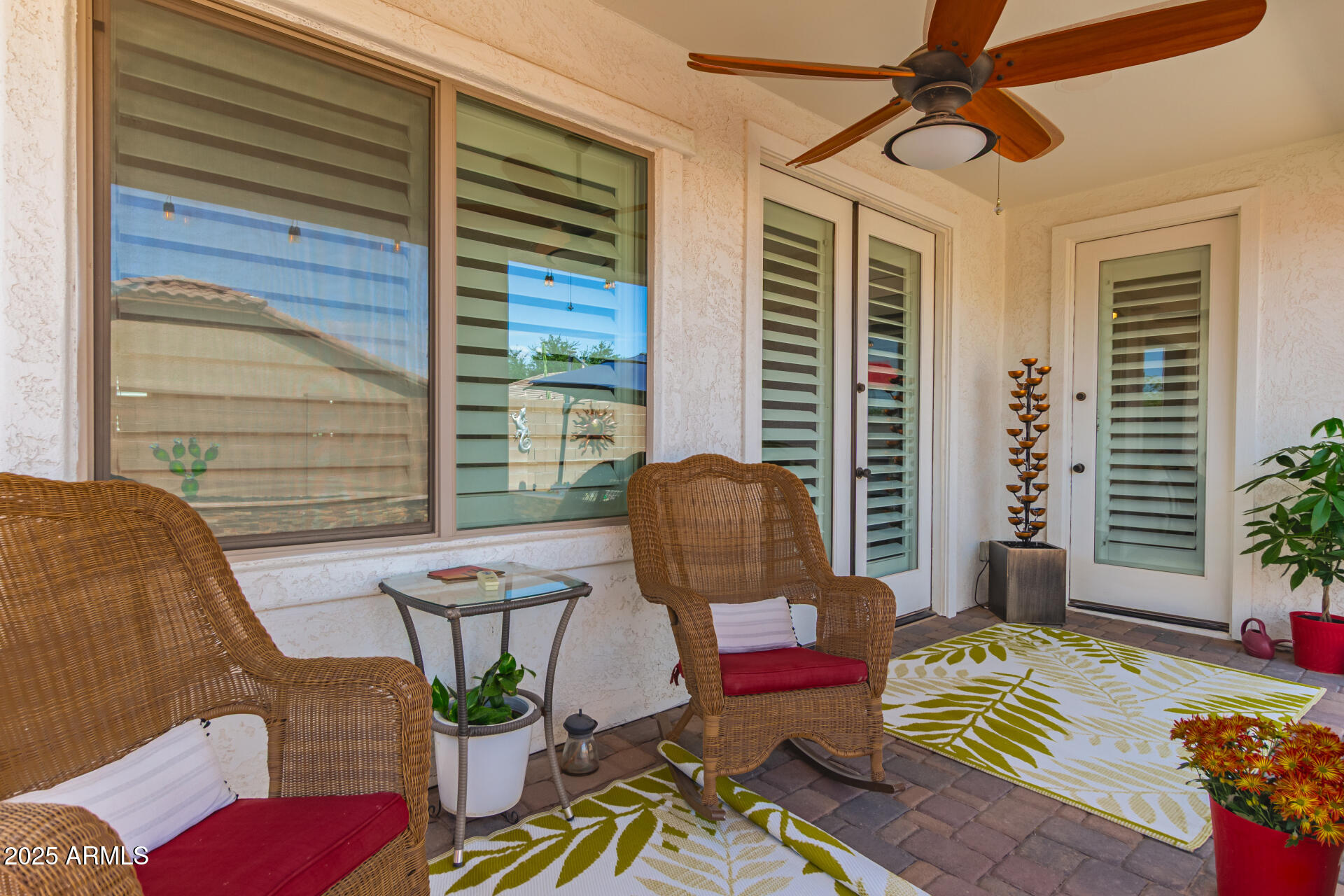 3428 E RAVENSWOOD Drive