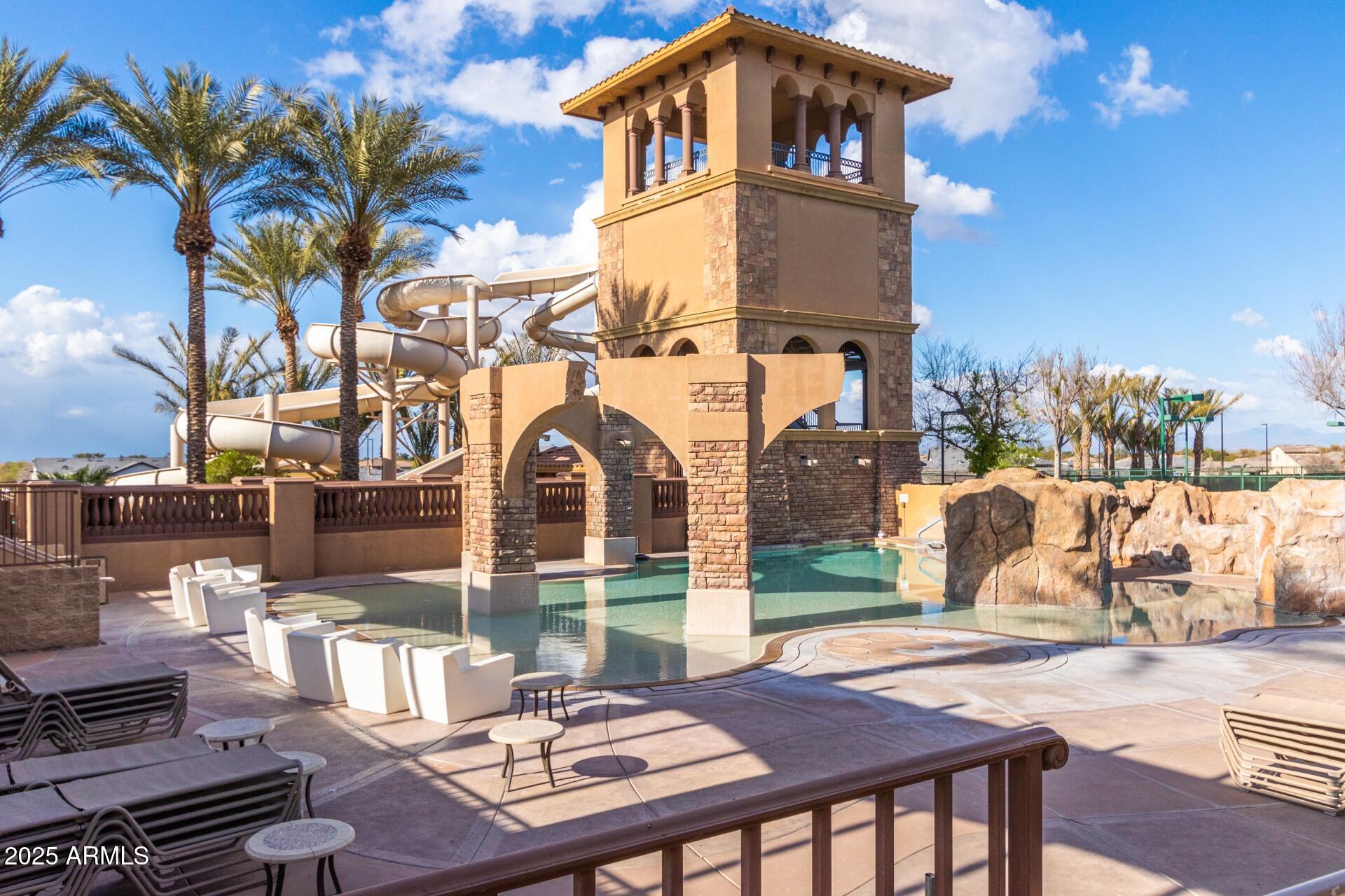 3428 E RAVENSWOOD Drive