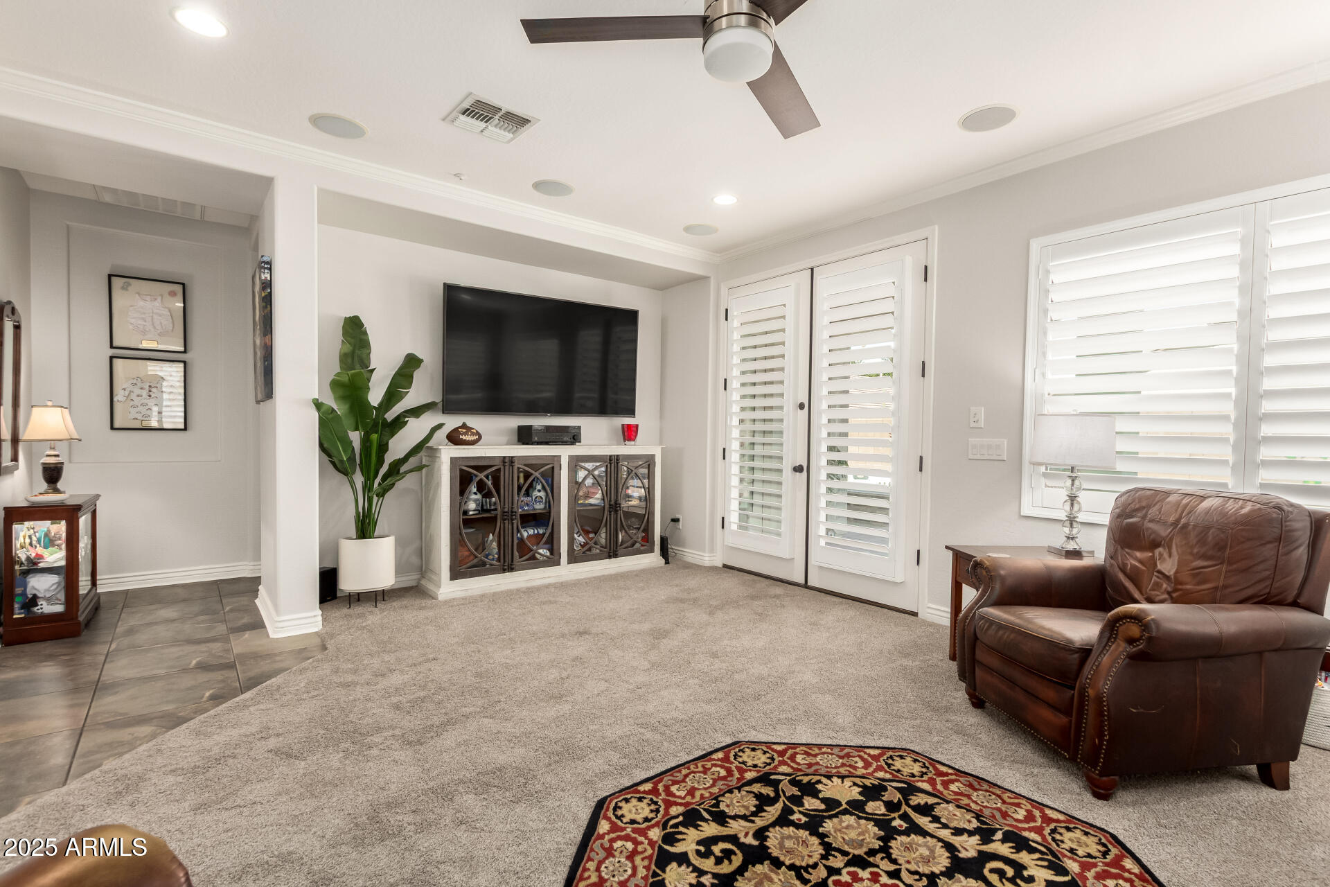 3428 E RAVENSWOOD Drive