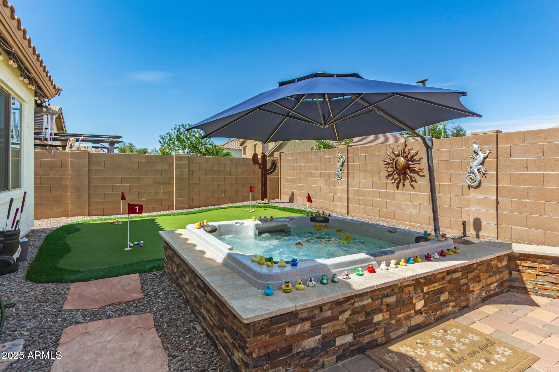 3428 E RAVENSWOOD Drive