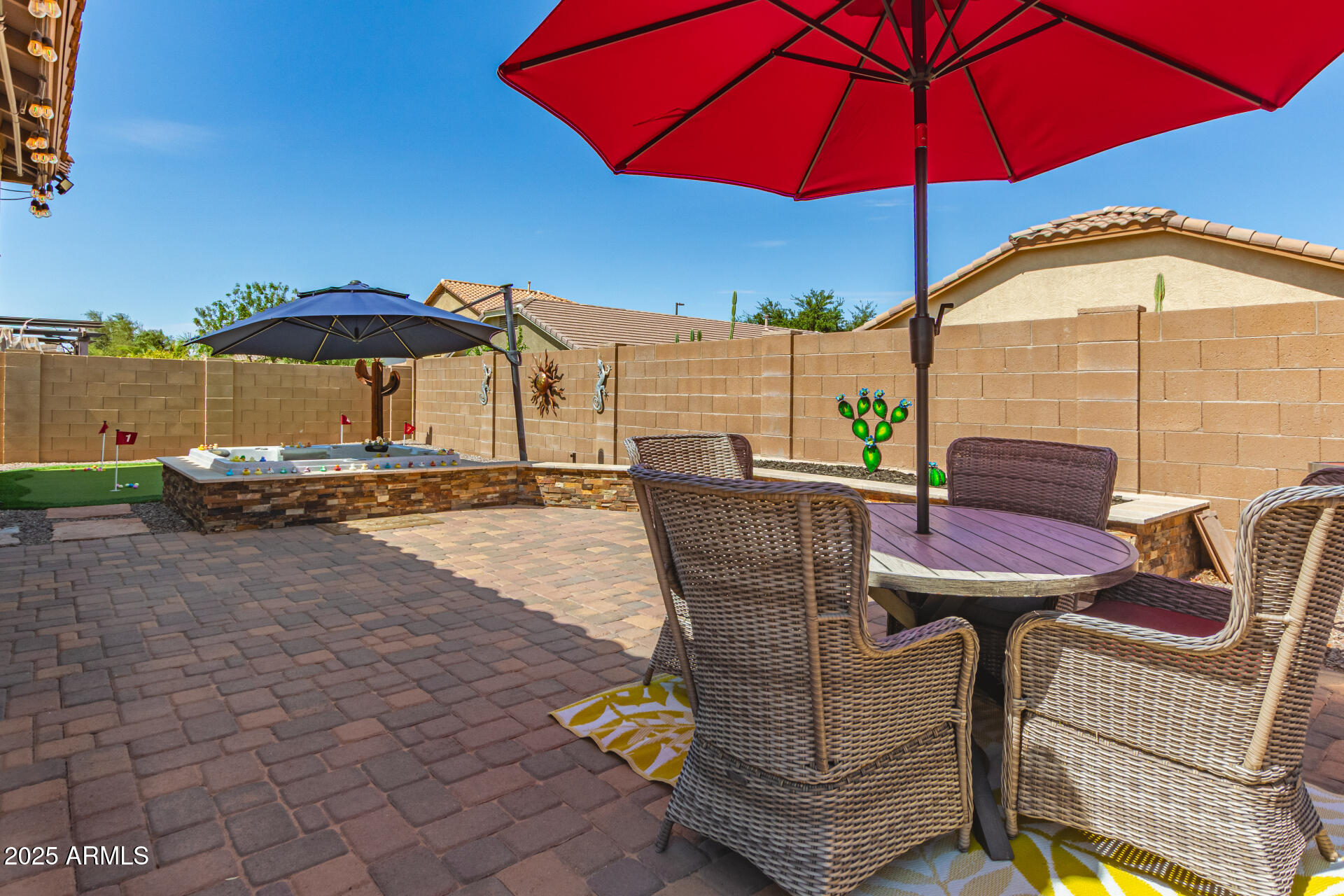 3428 E RAVENSWOOD Drive