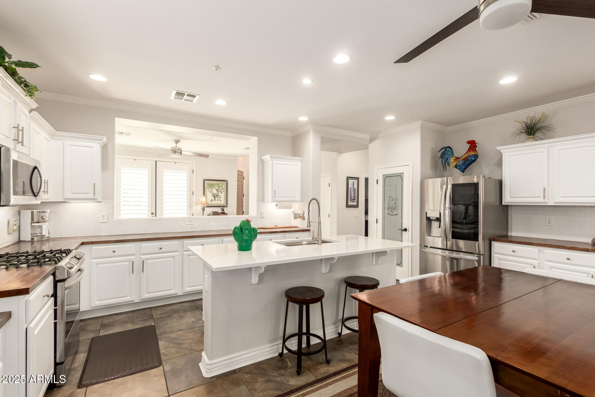 3428 E RAVENSWOOD Drive