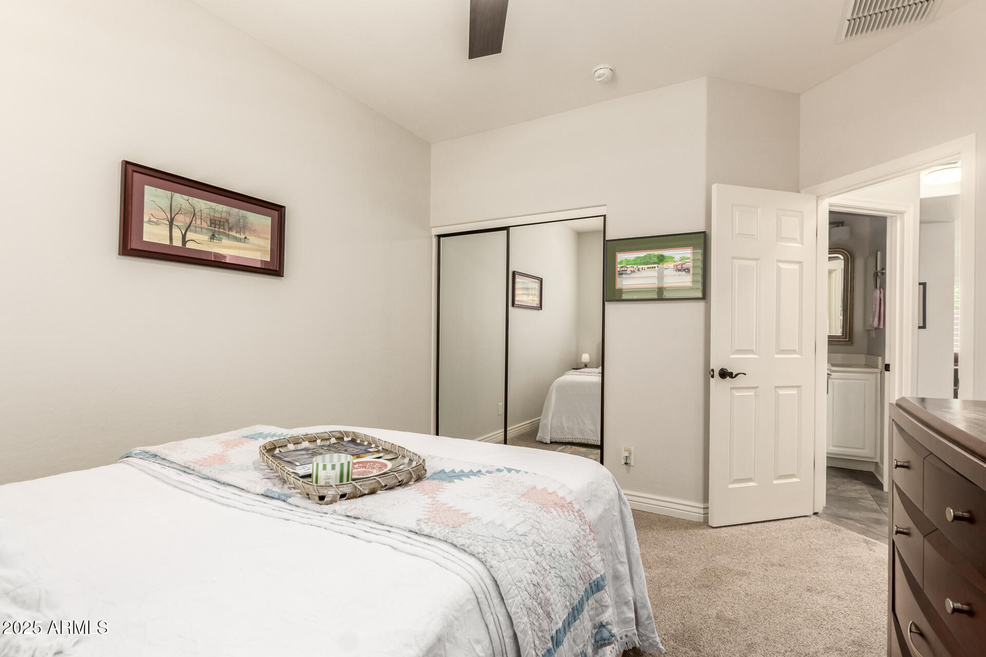 3428 E RAVENSWOOD Drive