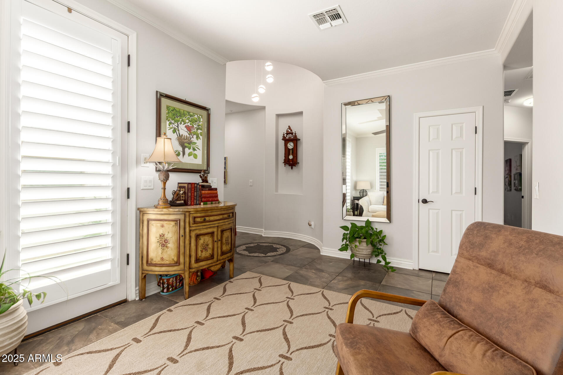 3428 E RAVENSWOOD Drive