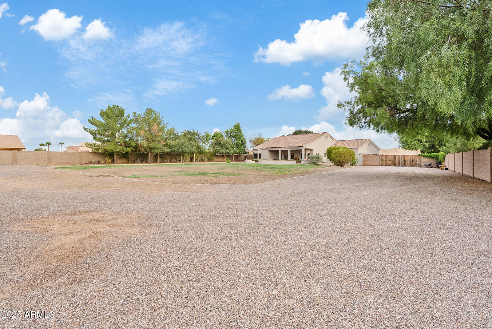 2615 E SAN CARLOS Way