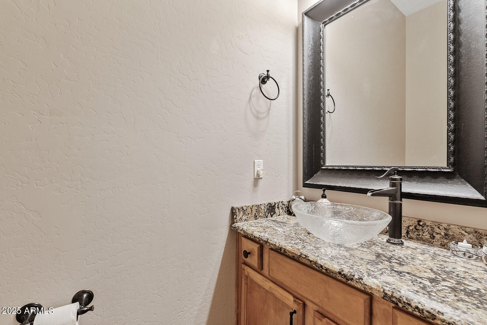 2615 E SAN CARLOS Way