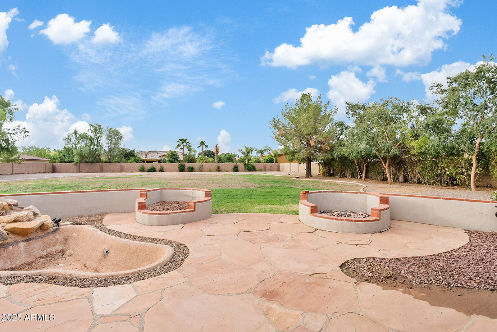 2615 E SAN CARLOS Way