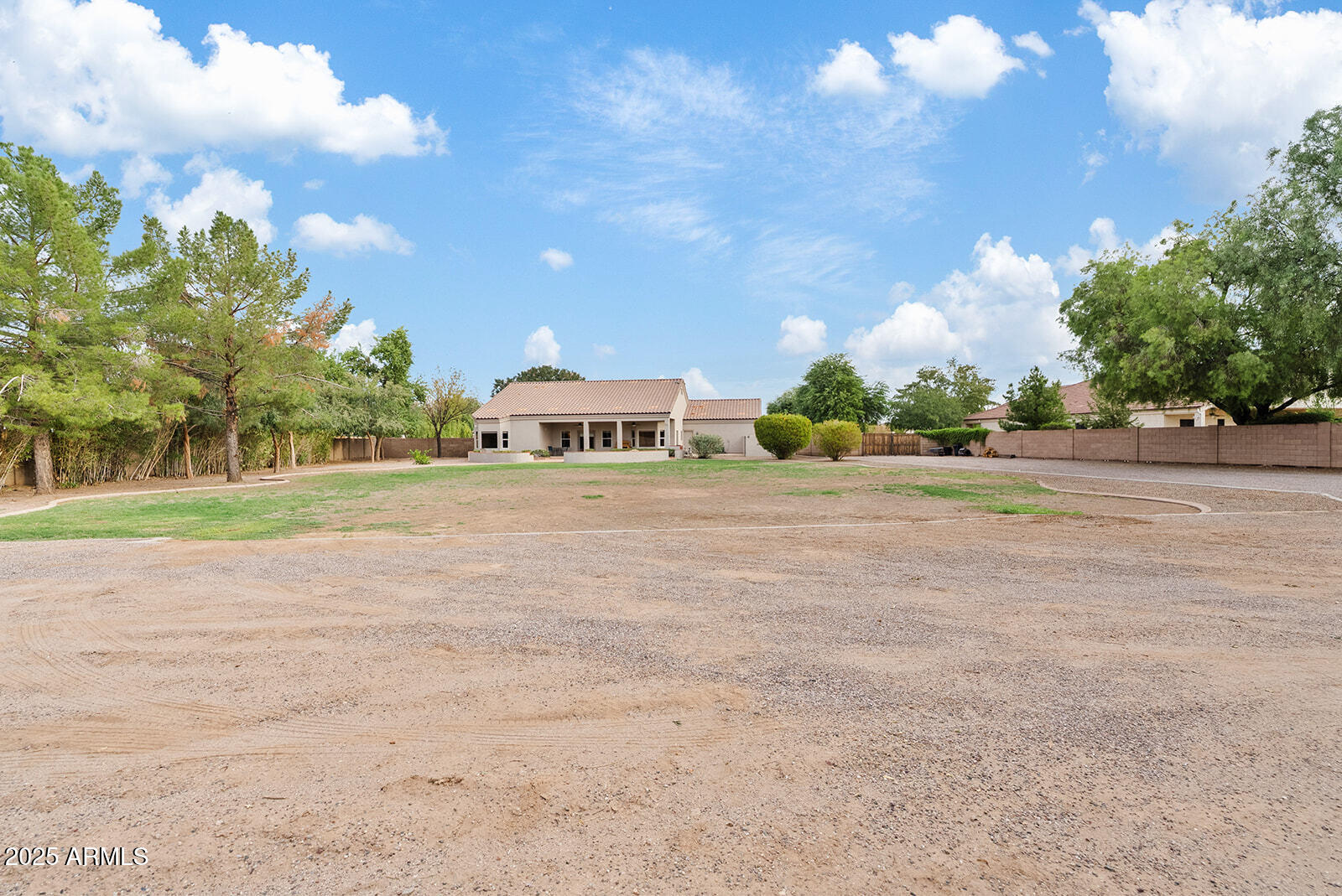 2615 E SAN CARLOS Way