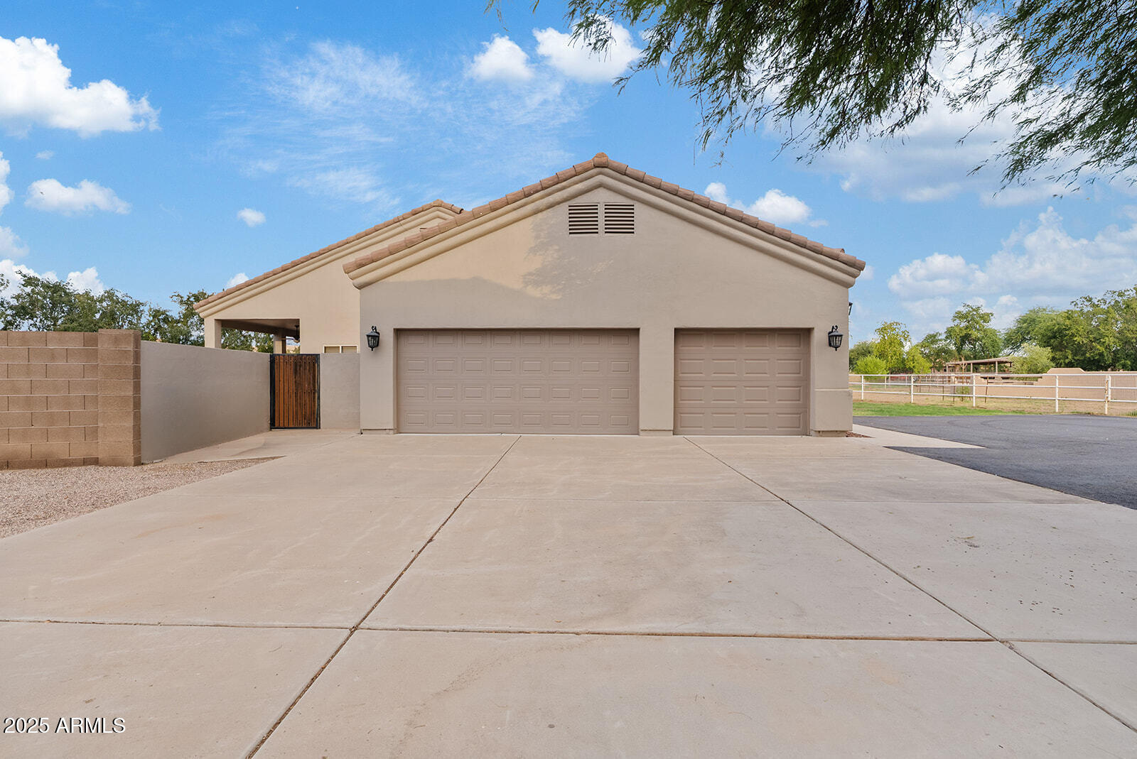 2615 E SAN CARLOS Way