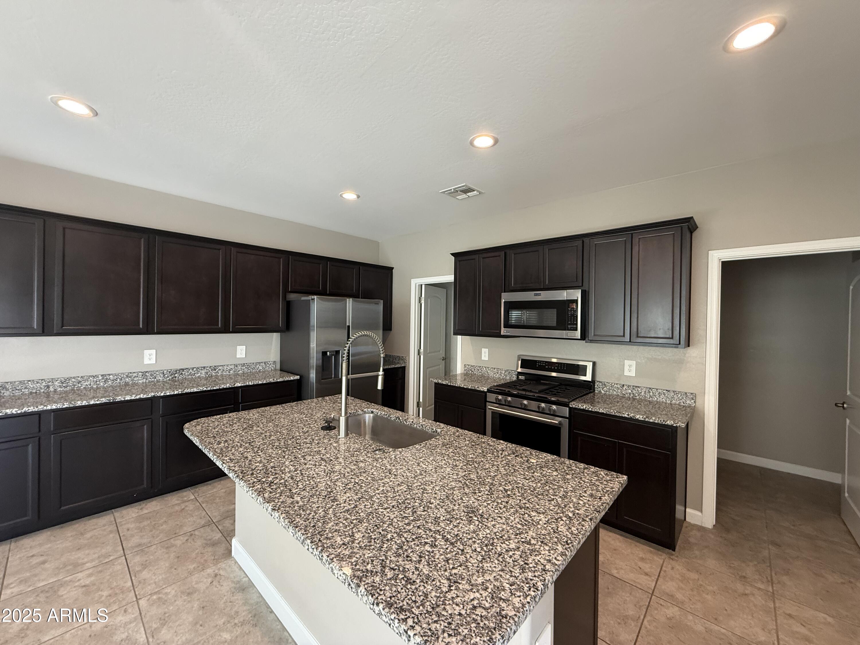 38031 W SAN ALVAREZ Avenue