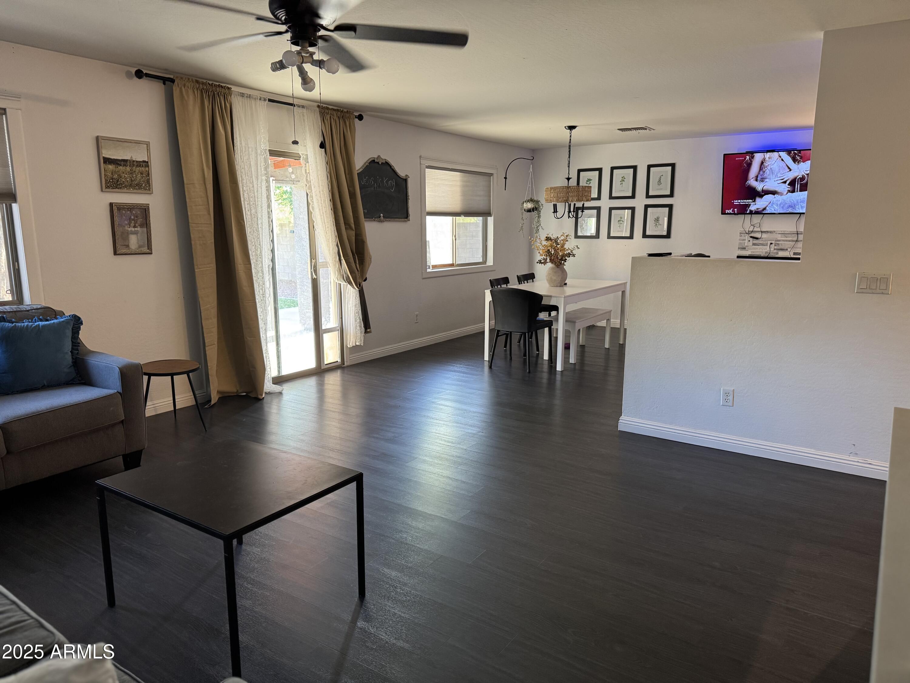 23647 W CHAMBERS Street