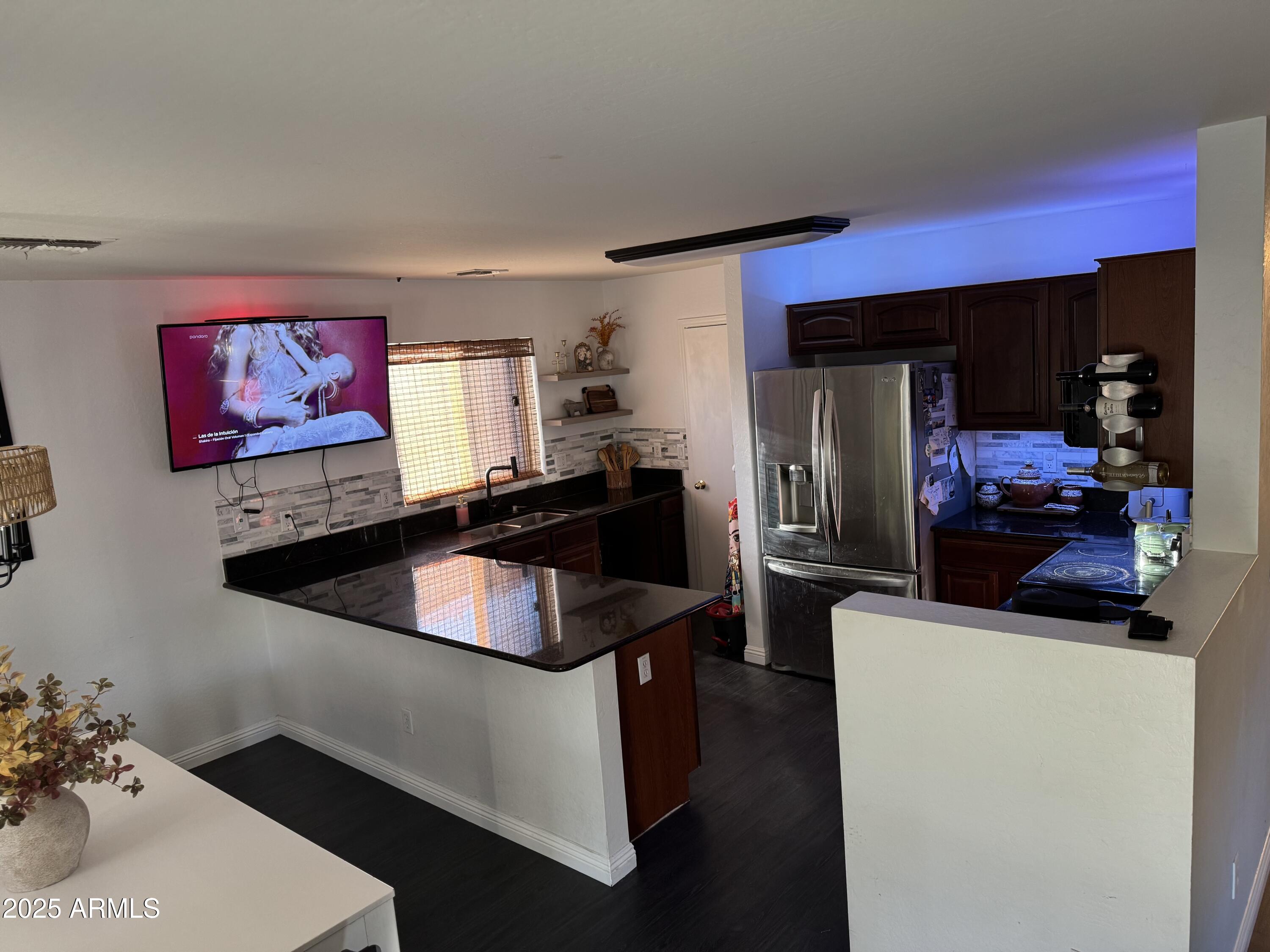 23647 W CHAMBERS Street