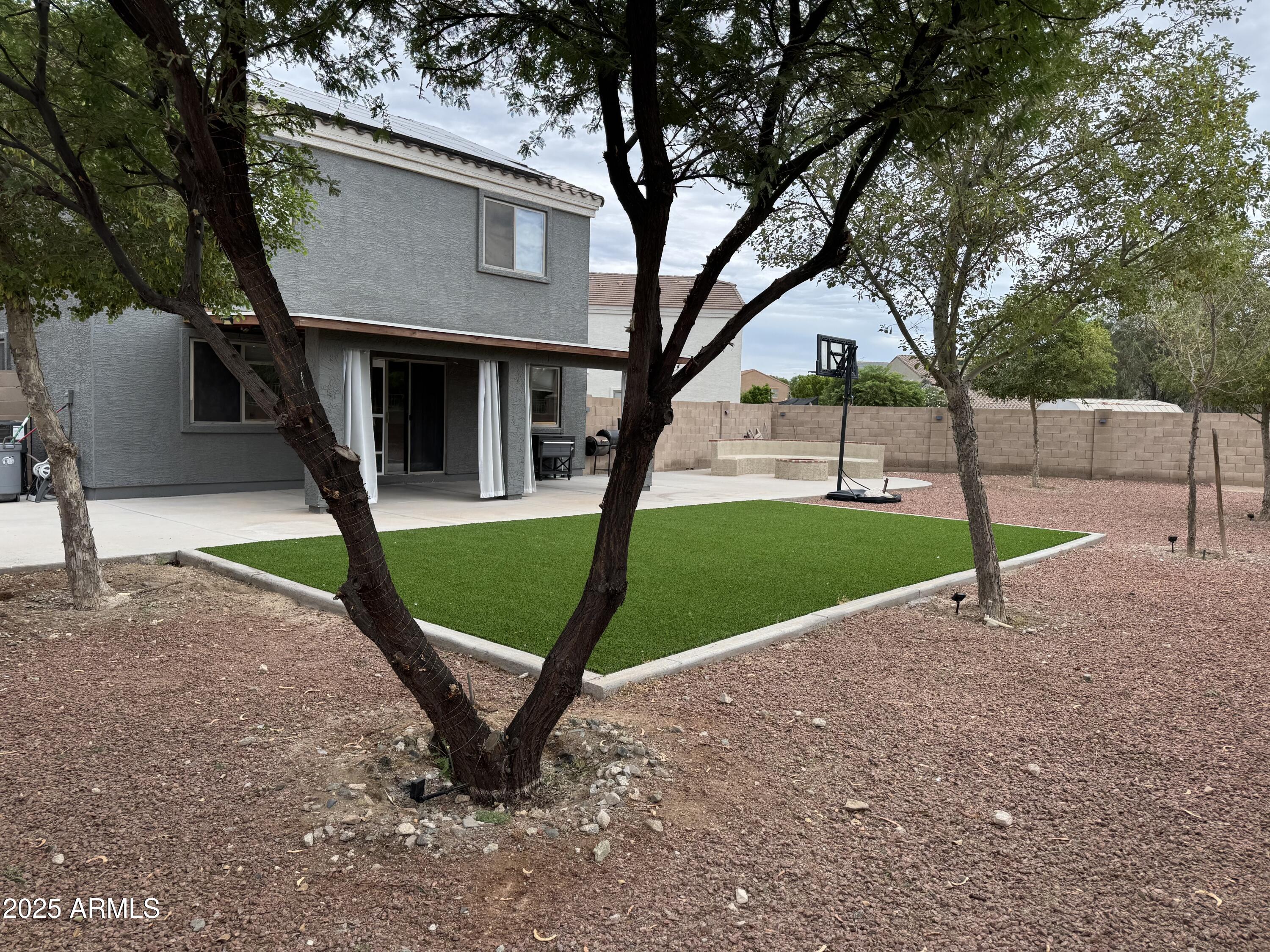 23647 W CHAMBERS Street