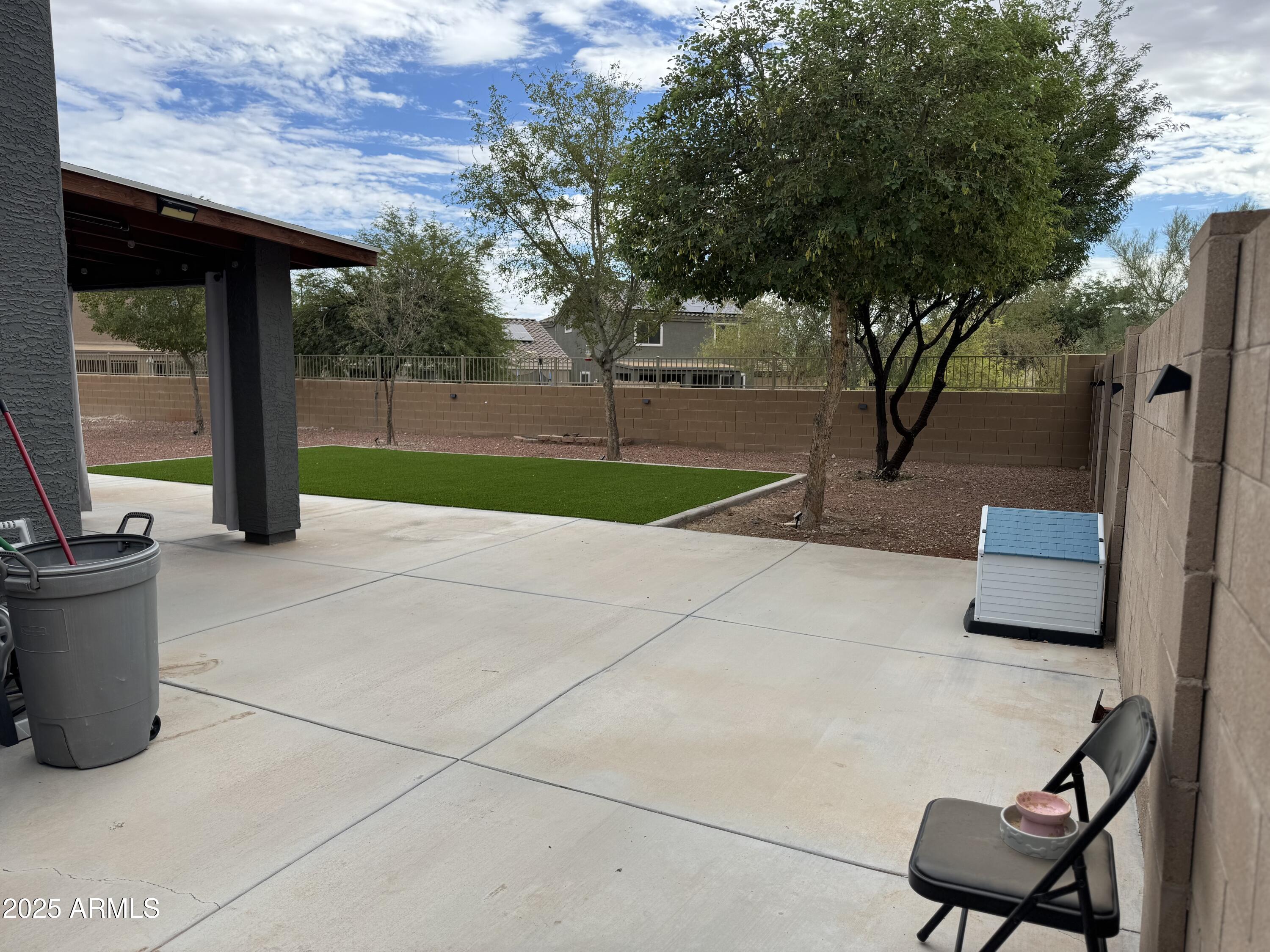 23647 W CHAMBERS Street