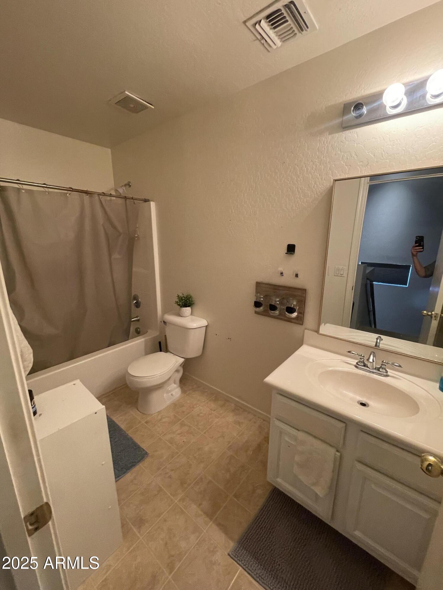 23647 W CHAMBERS Street