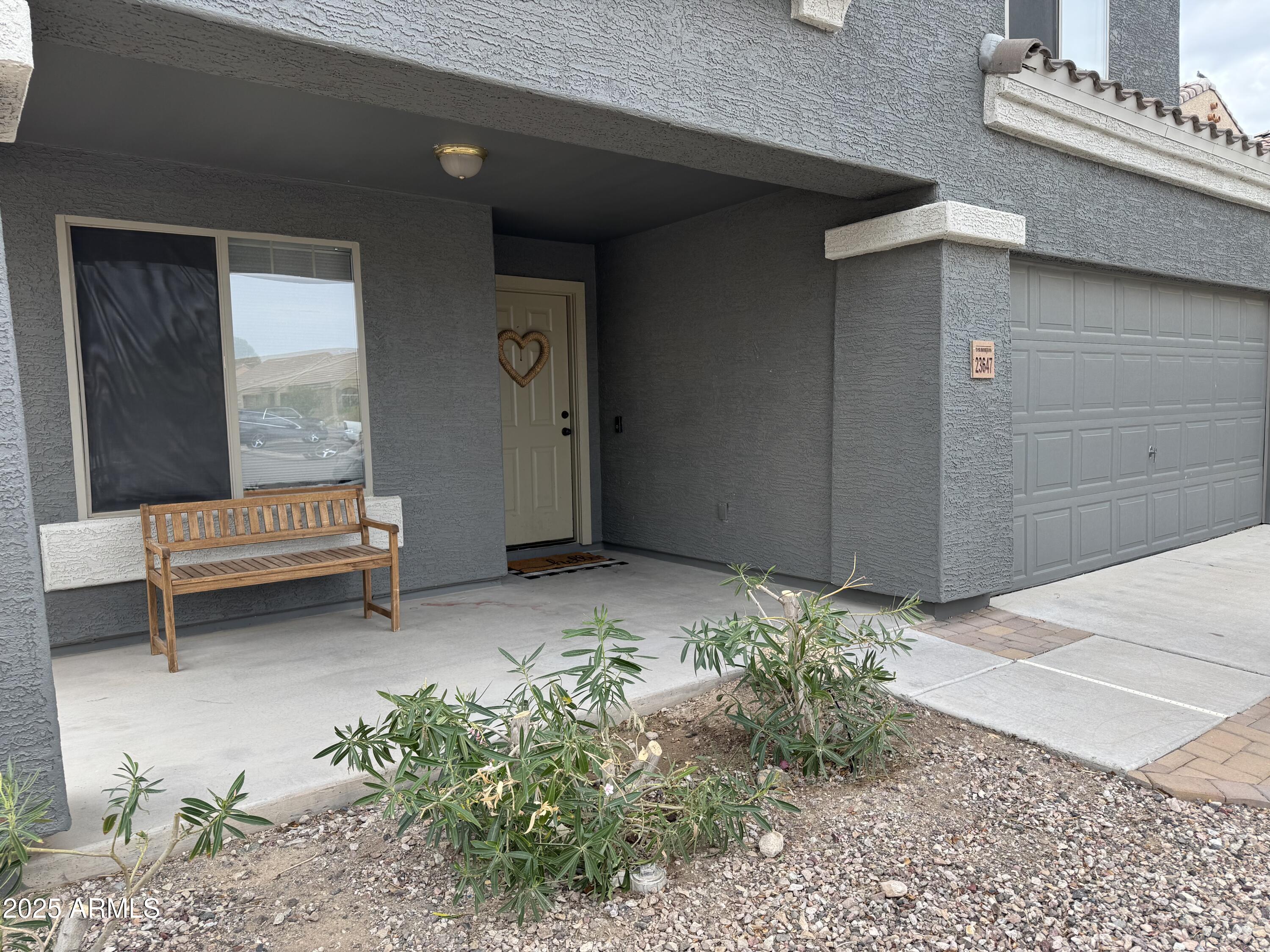 23647 W CHAMBERS Street