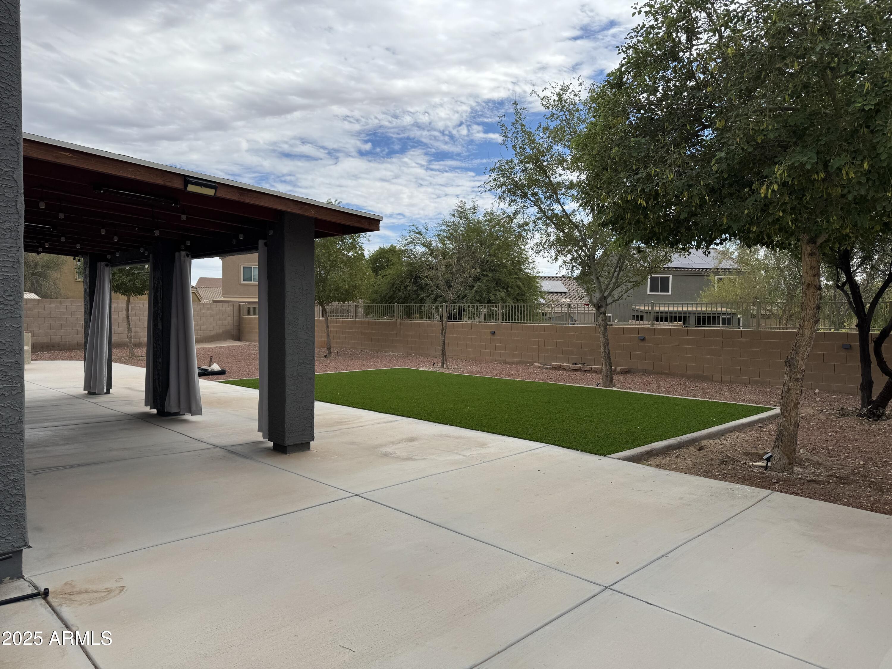 23647 W CHAMBERS Street