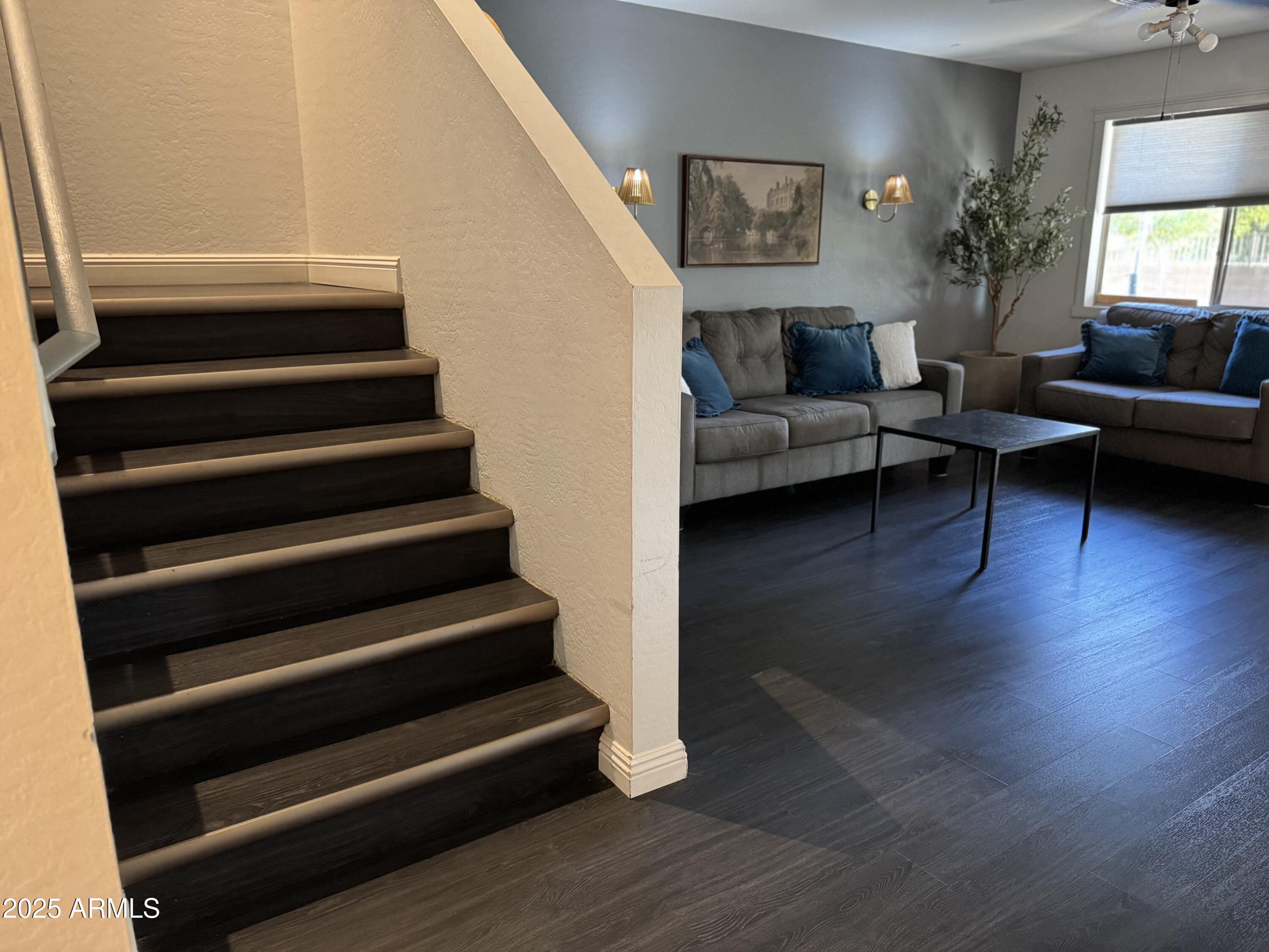 23647 W CHAMBERS Street