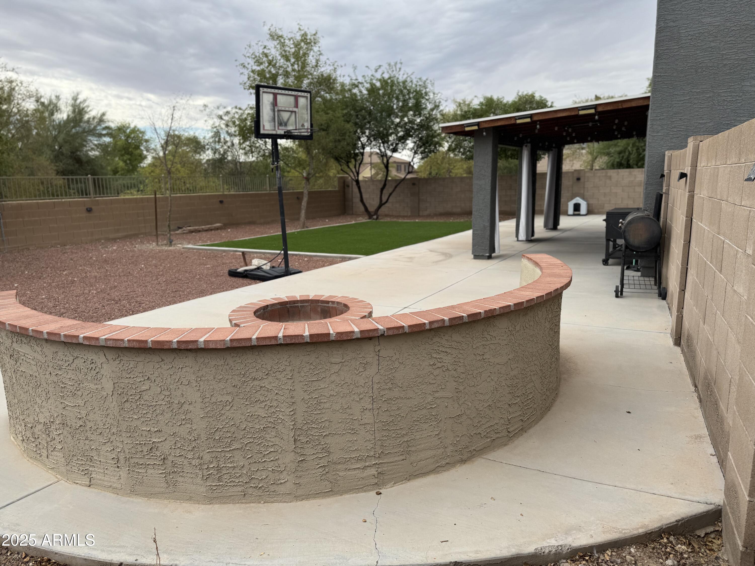 23647 W CHAMBERS Street