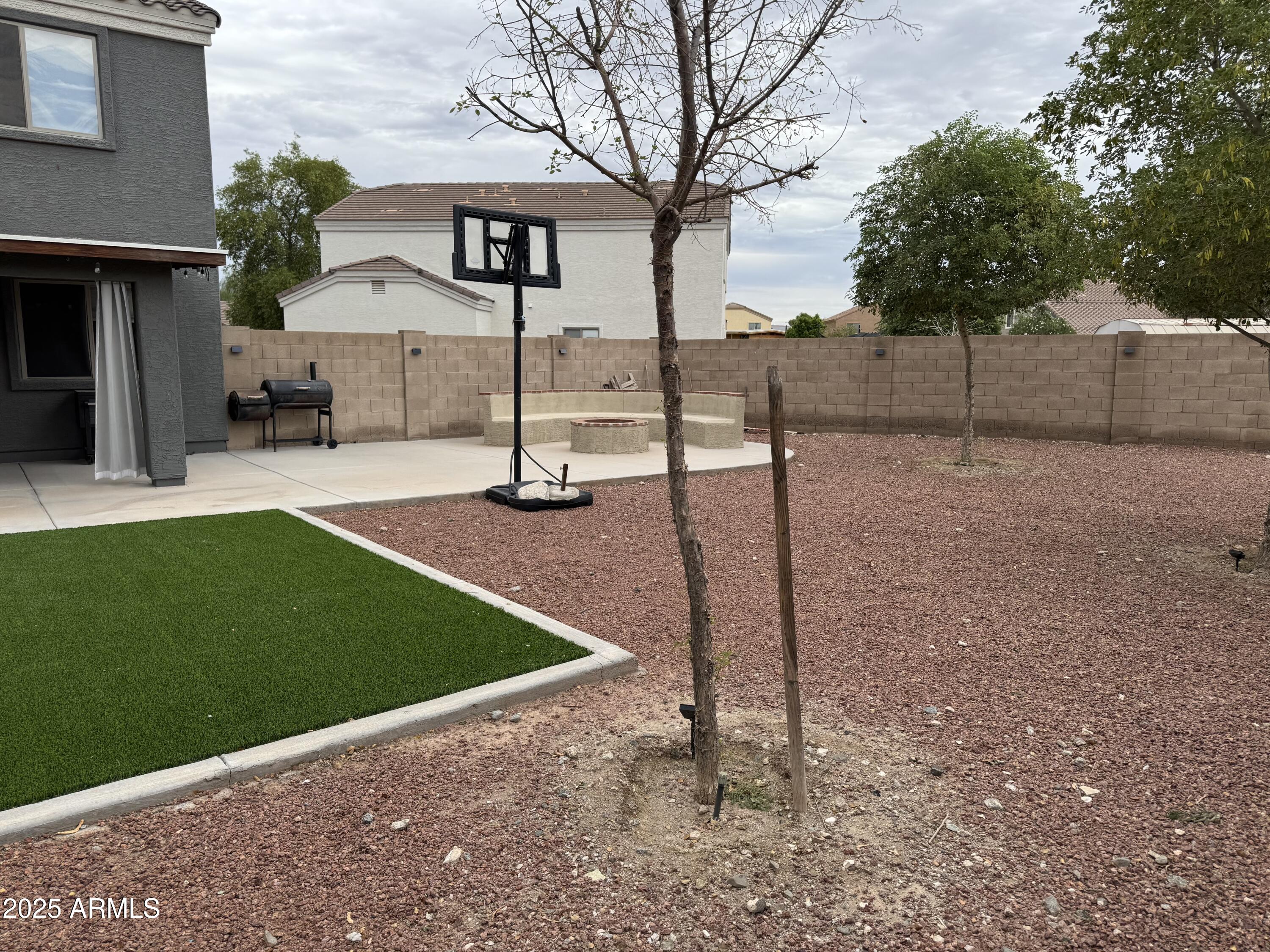 23647 W CHAMBERS Street