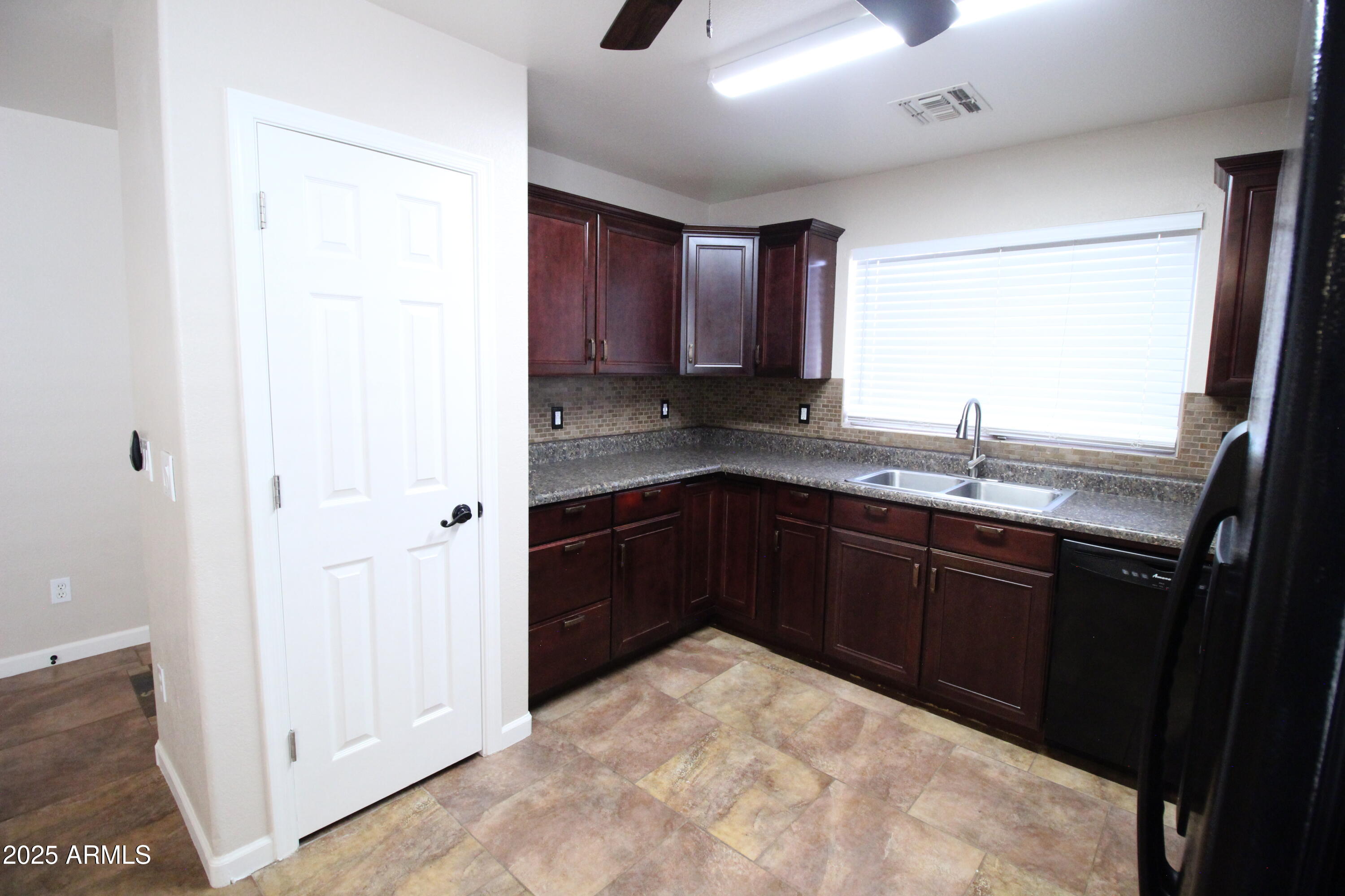 1507 W MESQUITE Avenue