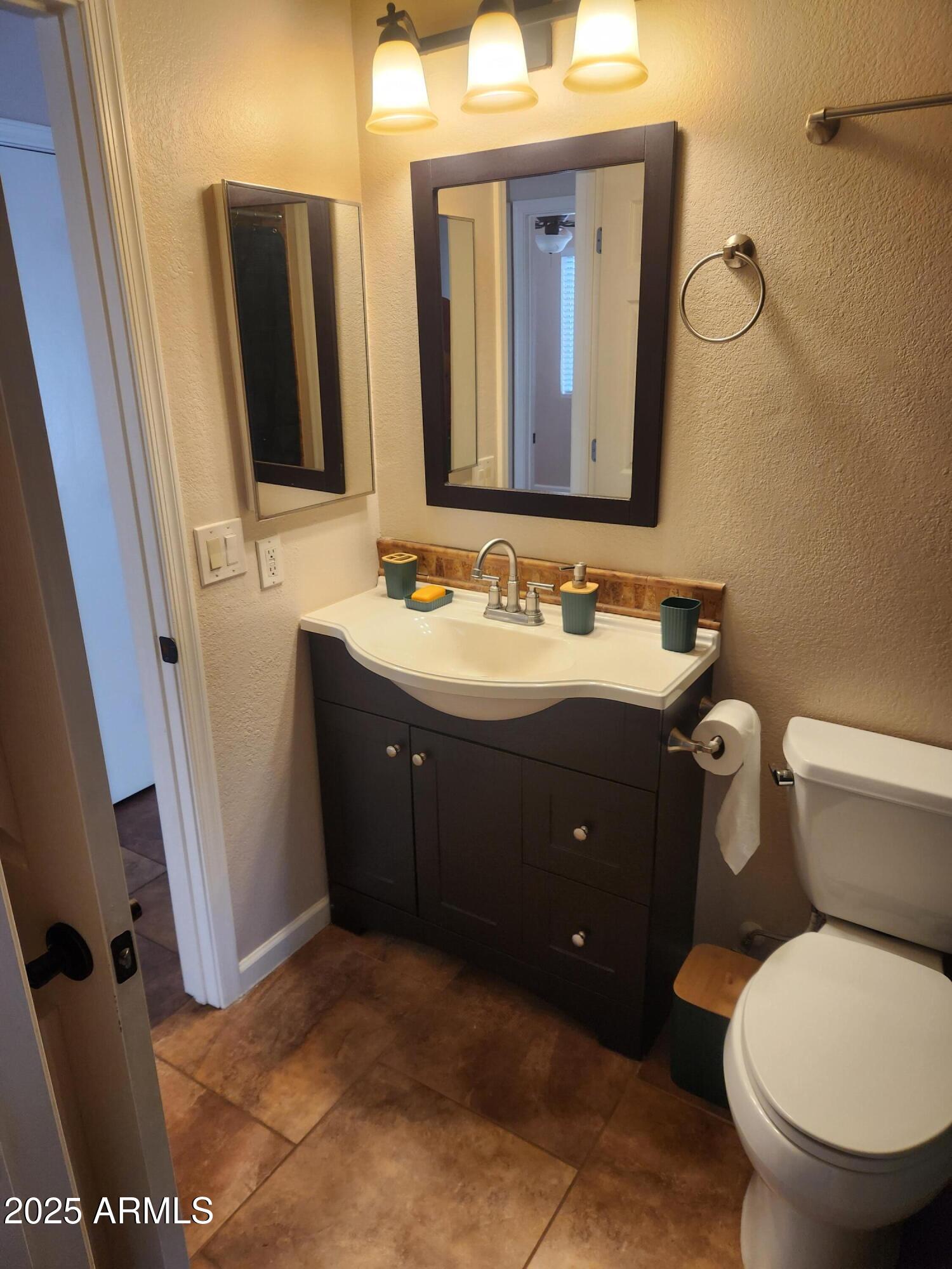 1507 W MESQUITE Avenue