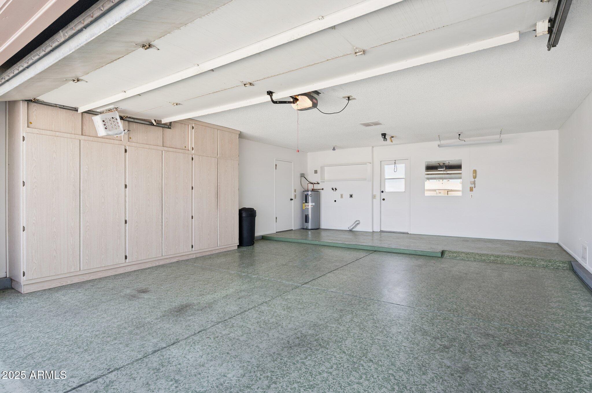 9405 W ROLLING HILLS Drive