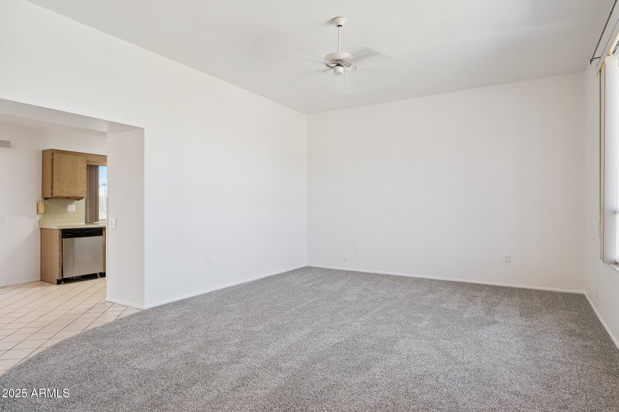 9405 W ROLLING HILLS Drive