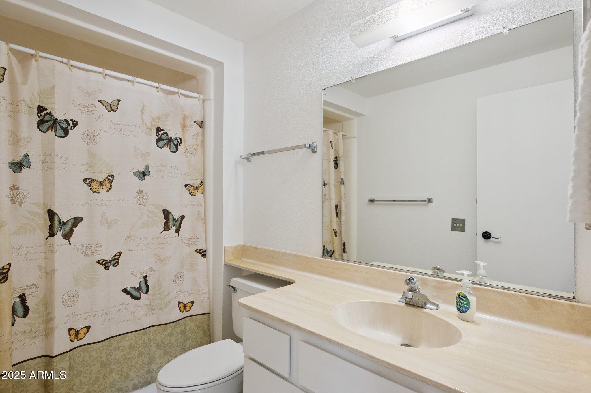 9405 W ROLLING HILLS Drive