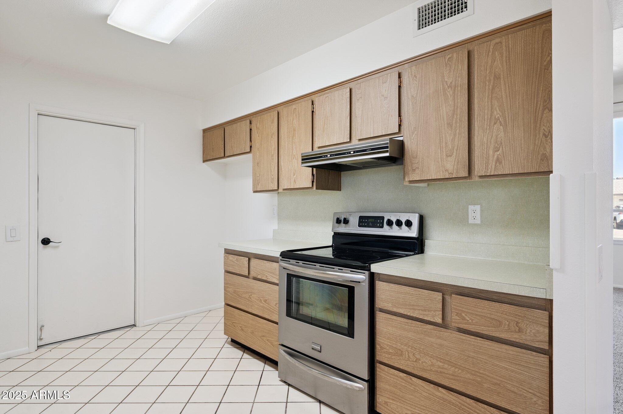 9405 W ROLLING HILLS Drive