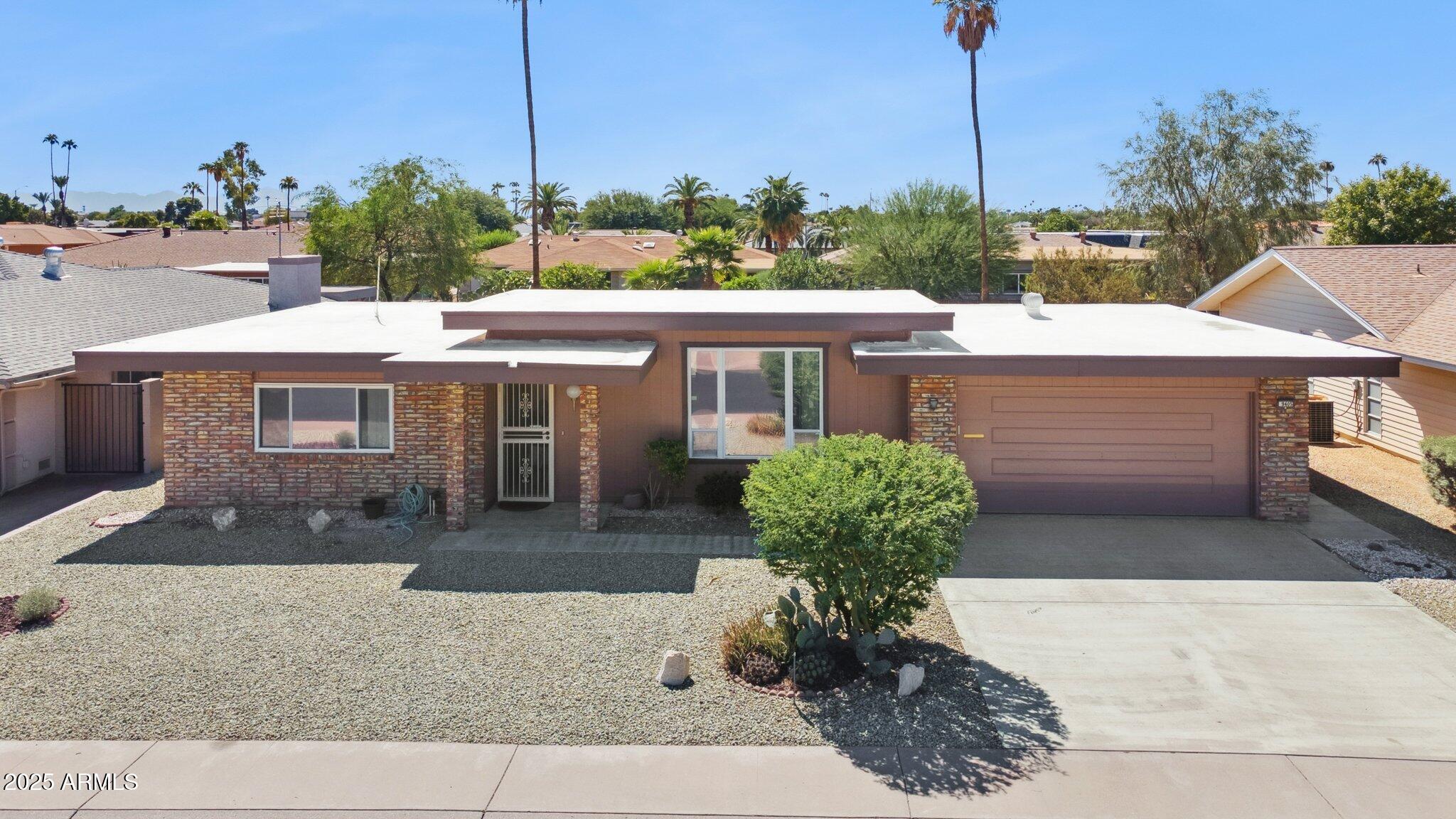 9405 W ROLLING HILLS Drive