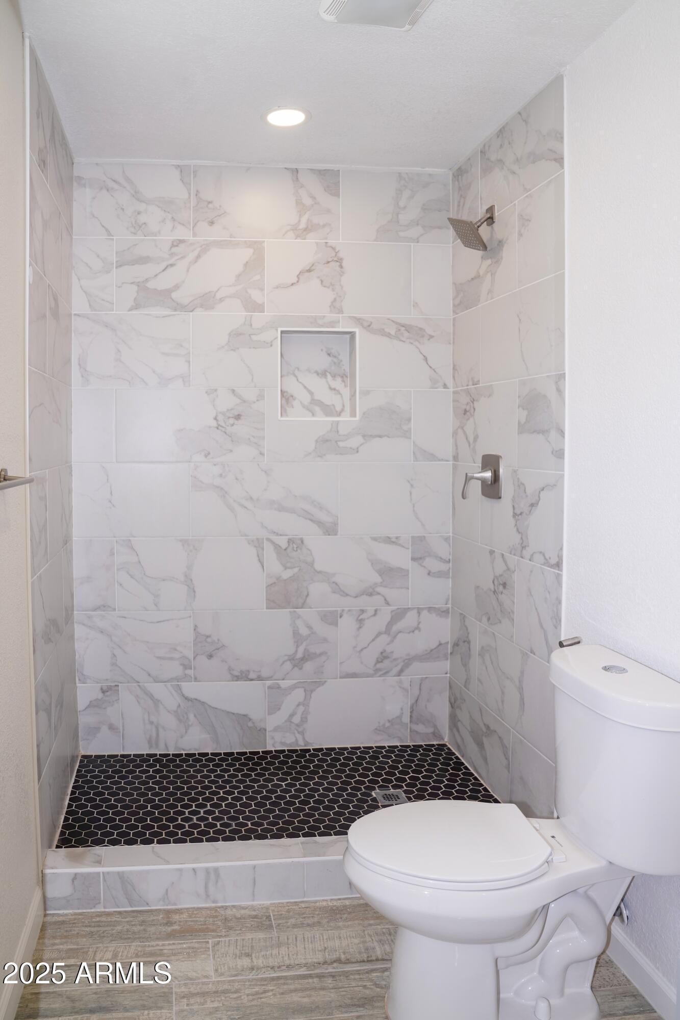 685 W SHANNON Street