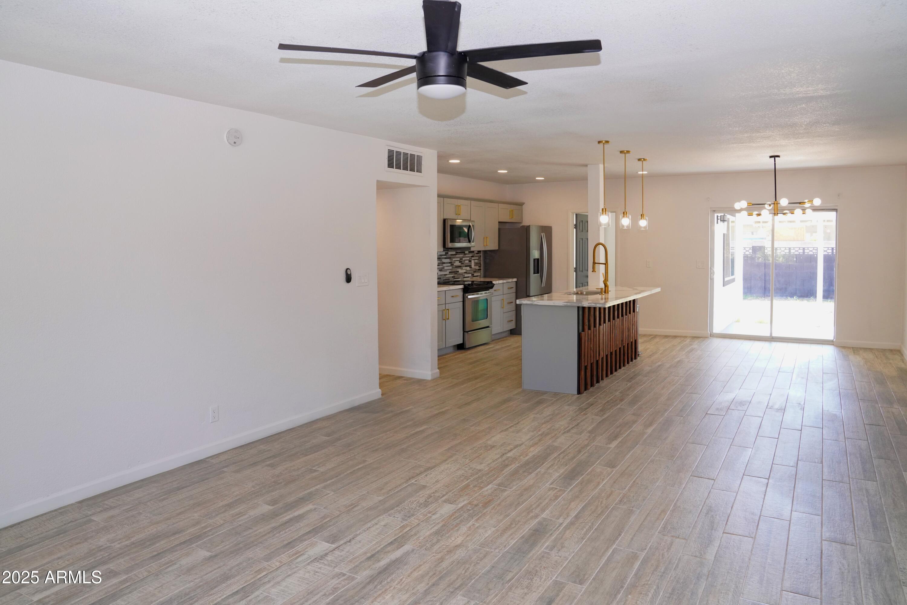 685 W SHANNON Street