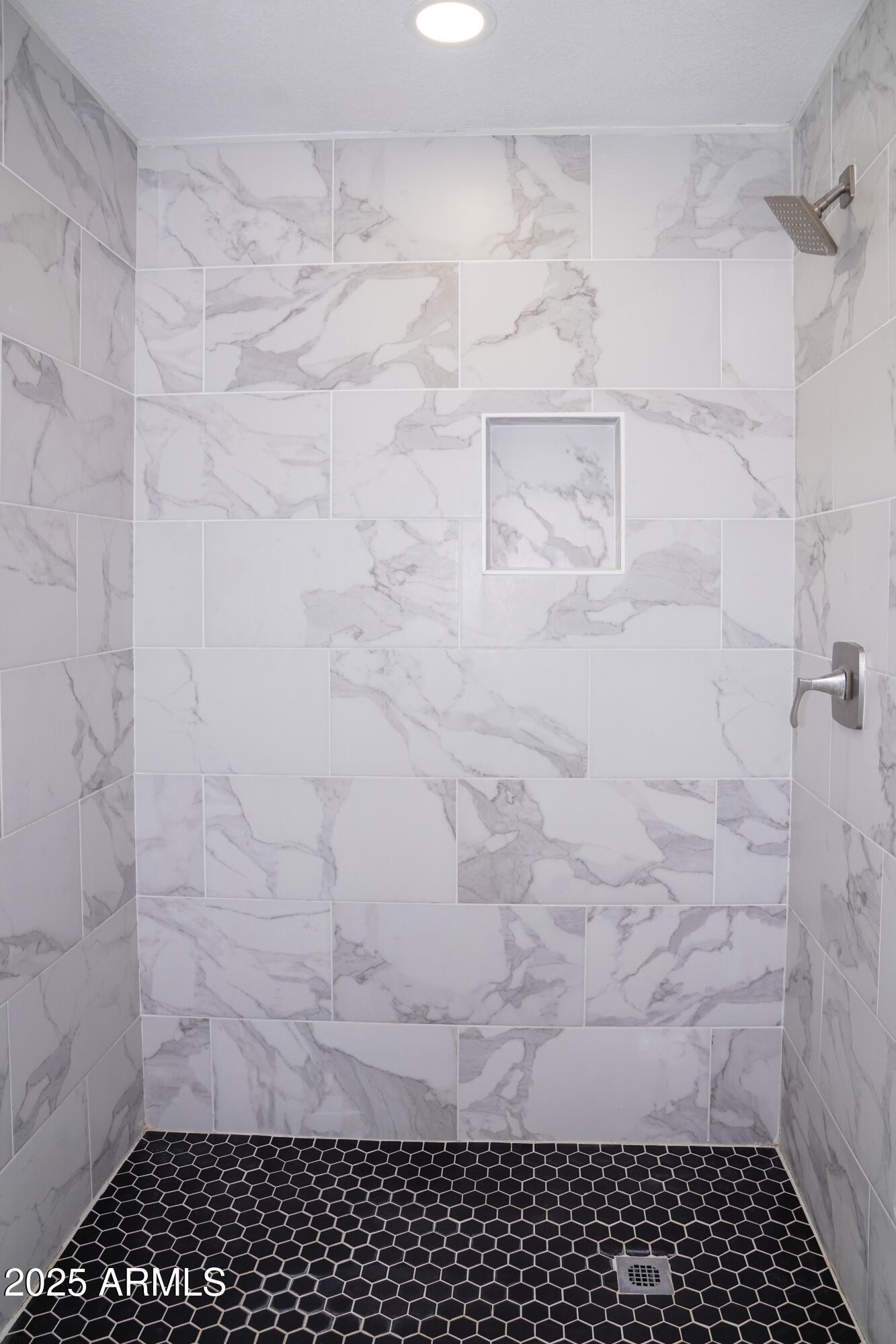 685 W SHANNON Street