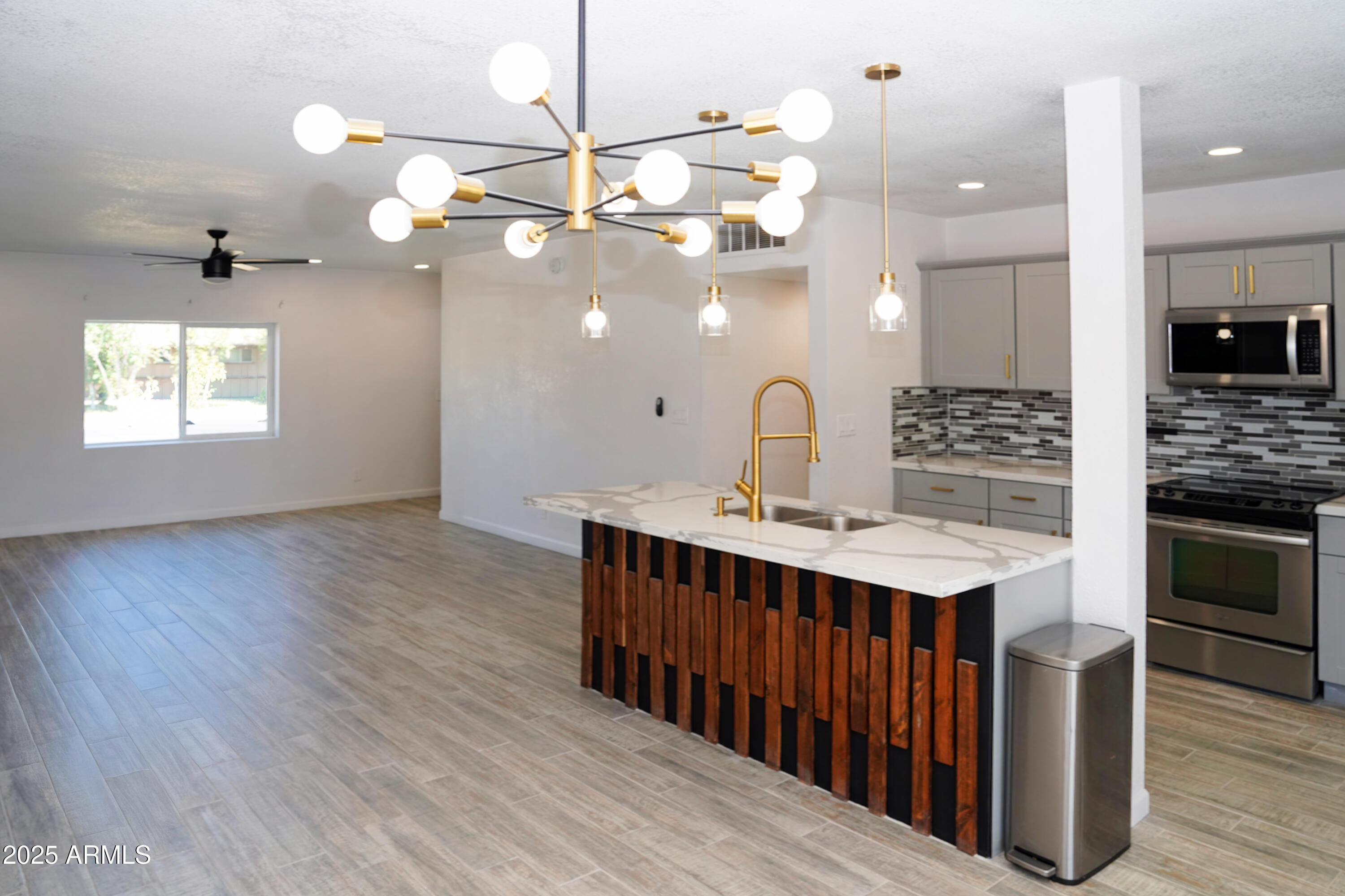 685 W SHANNON Street